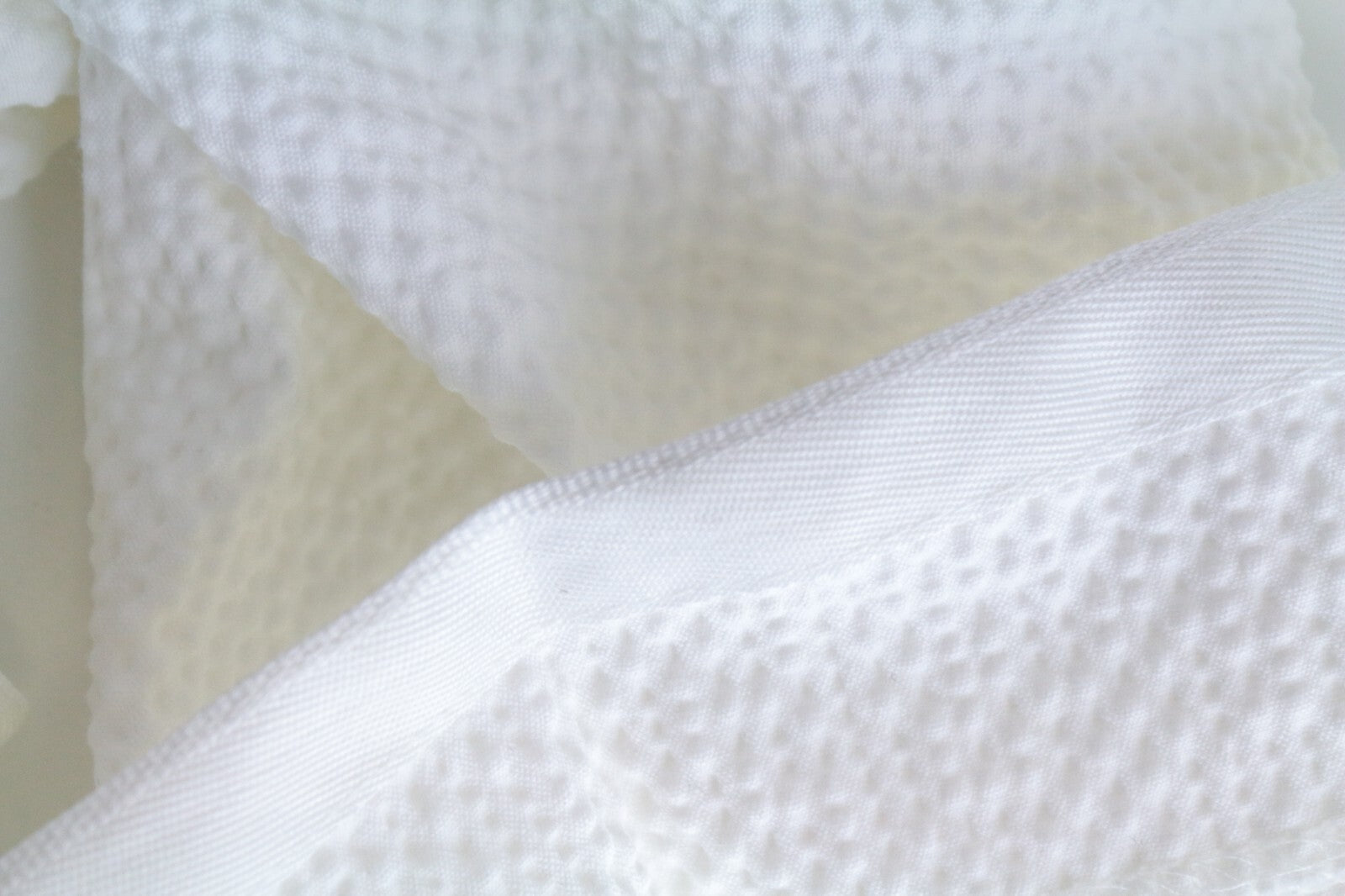 SUITSUPPLY Havana Men's UK38R Slim White Textured 2-Piece Suit