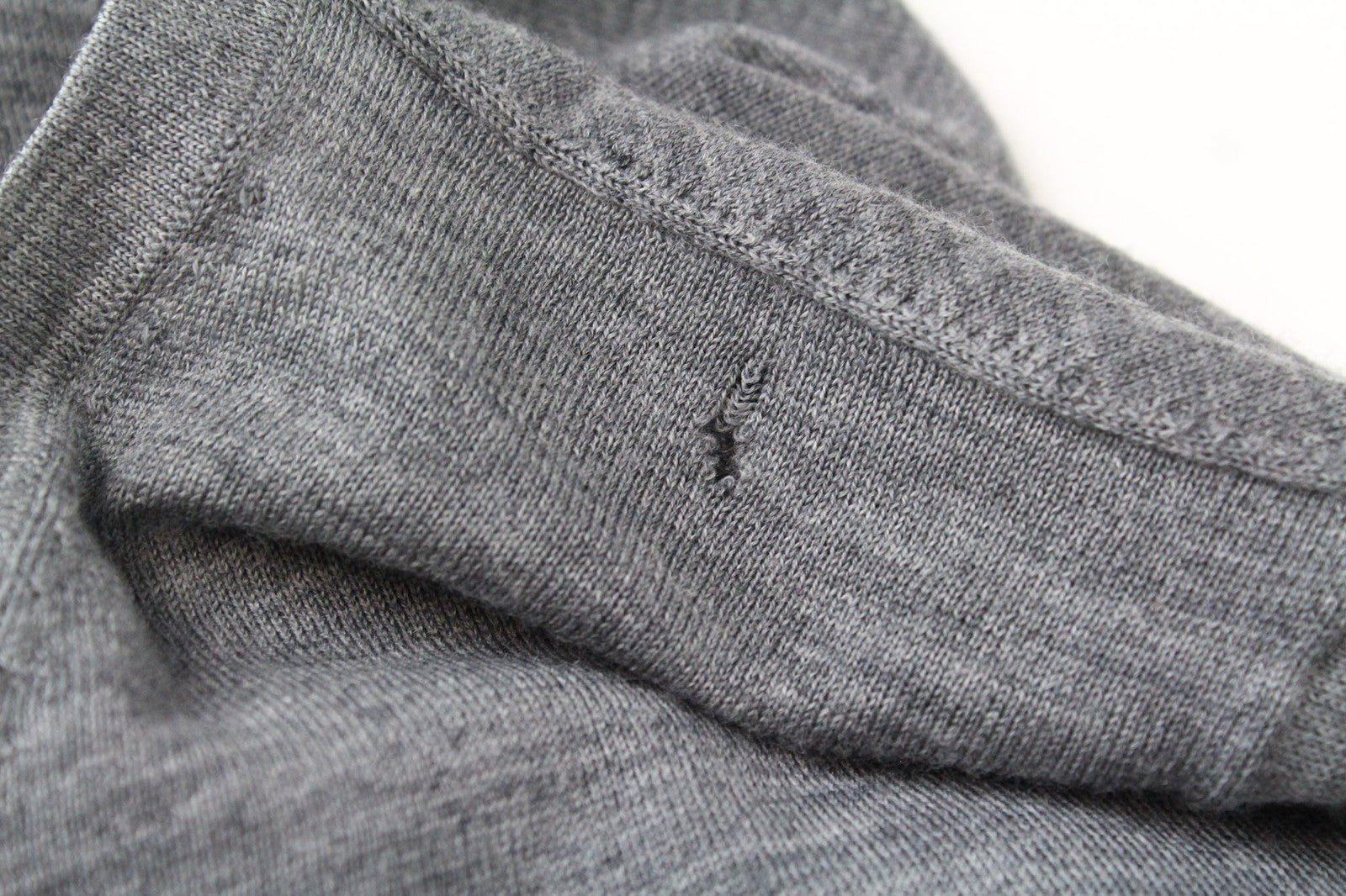 SUITSUPPLY Men's Jumper M Grey Melange Knit V-Neck Wool Slim Fit Sweater