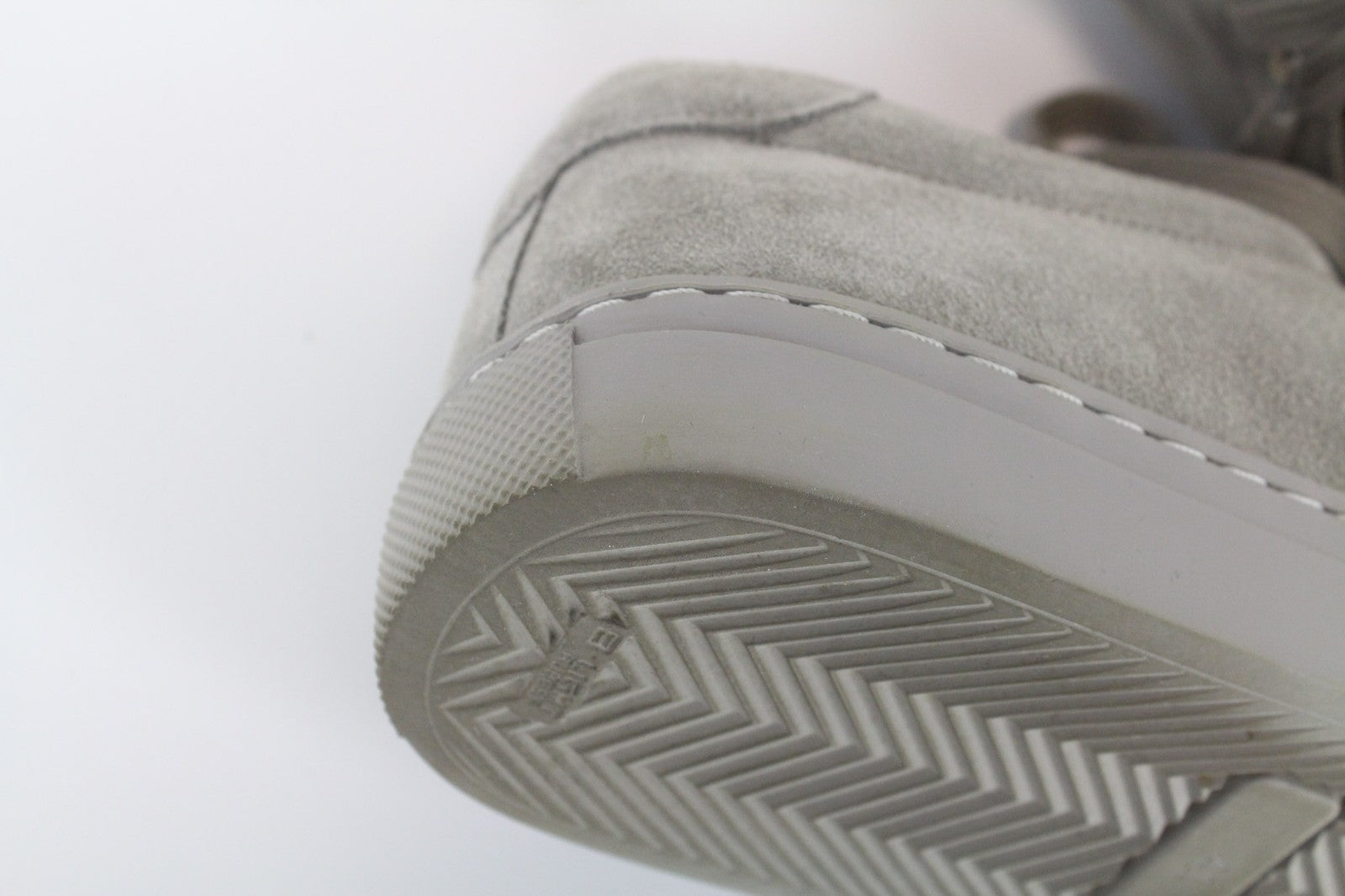 SUITSUPPLY Men's Grey Suede EU41 Lace-Up Low Sneakers for Everyday Wear