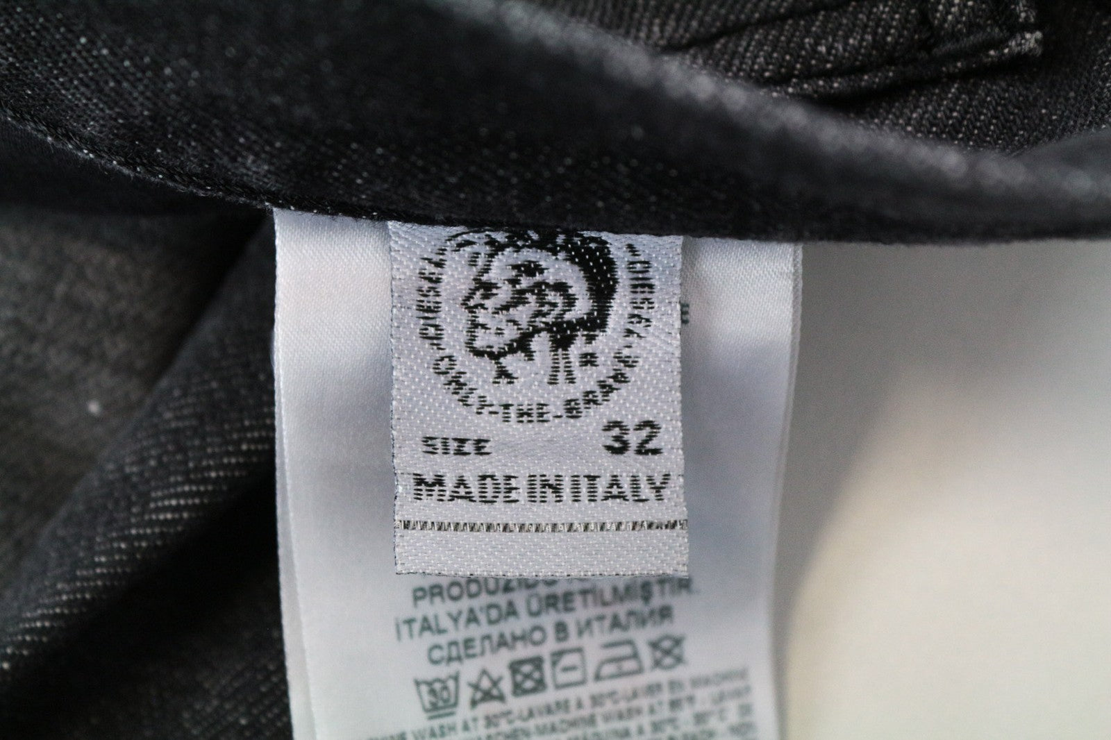 DIESEL D-Vider 083AB Men's Jeans UK32/L32 Carrot Fit Grey Cotton Ripped Paint