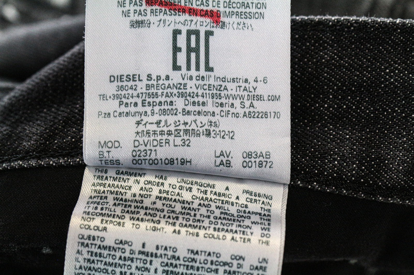 DIESEL D-Vider 083AB Men's Jeans UK32/L32 Carrot Fit Grey Cotton Ripped Paint