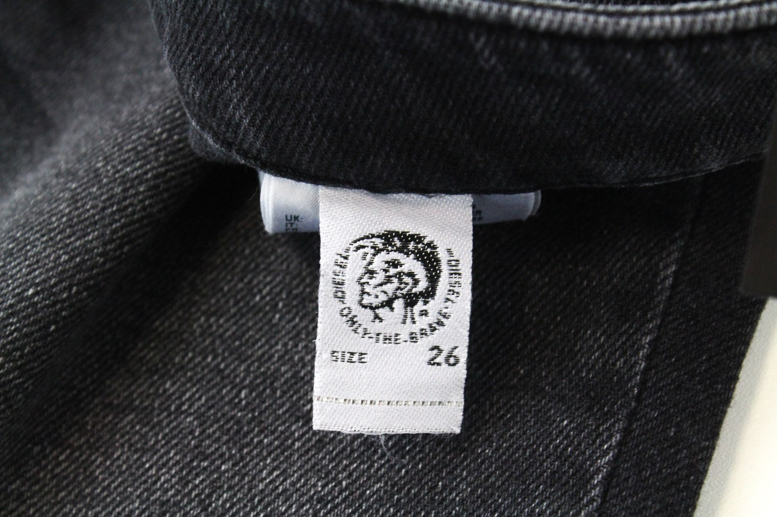 DIESEL D-Earlie 080AP Women's Slim Fit Cropped Jeans W26/L32 Dark Grey