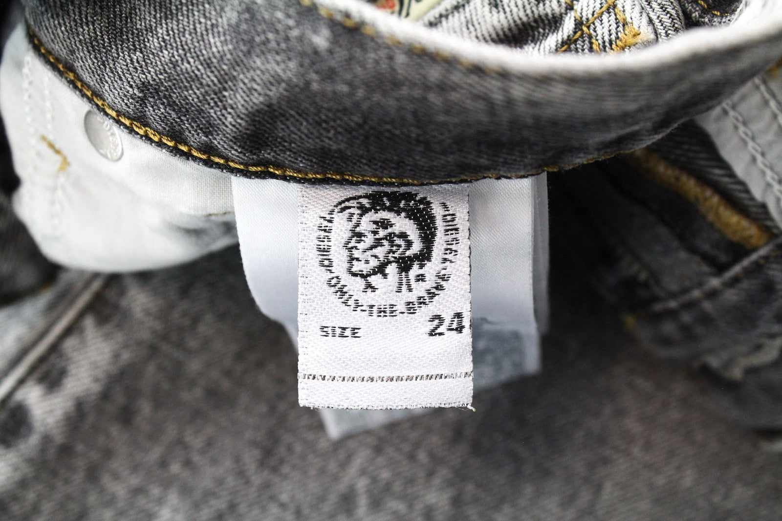 DIESEL Widee 8880X Women's W24 Straight Washed Grey Fit Cotton Girls Jeans