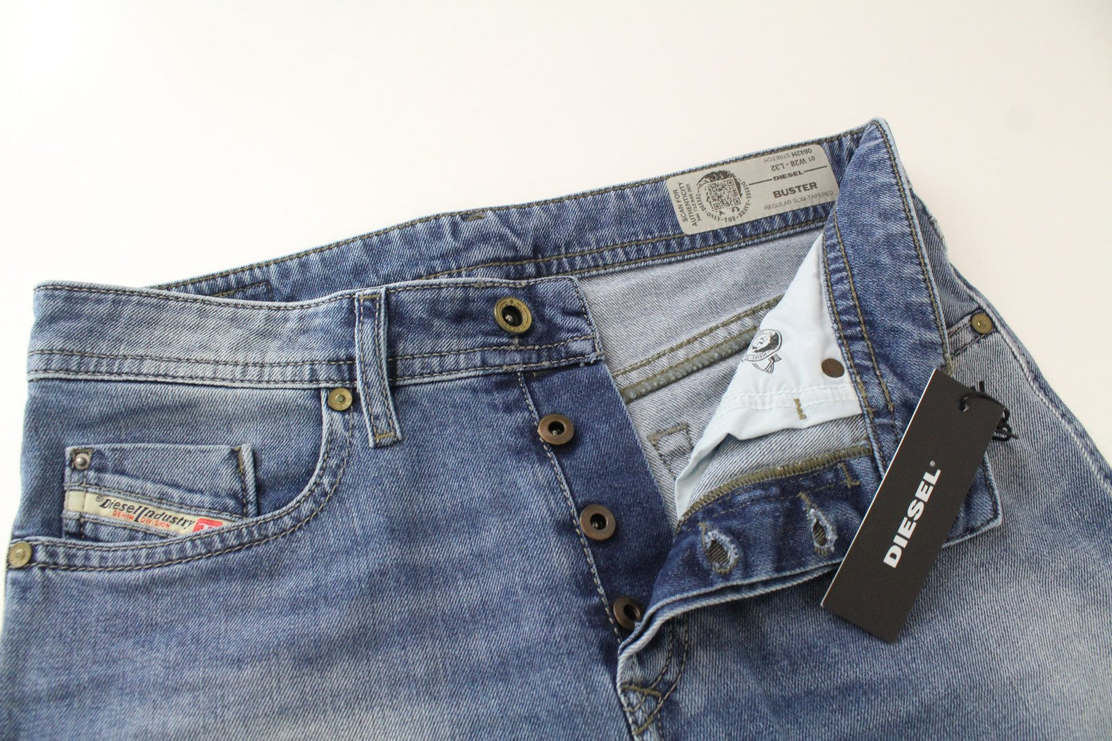 DIESEL Buster 0842H vyriški W28/L32 ploni siaurėjantys mėlyni džinsai iš tamprios medvilnės 