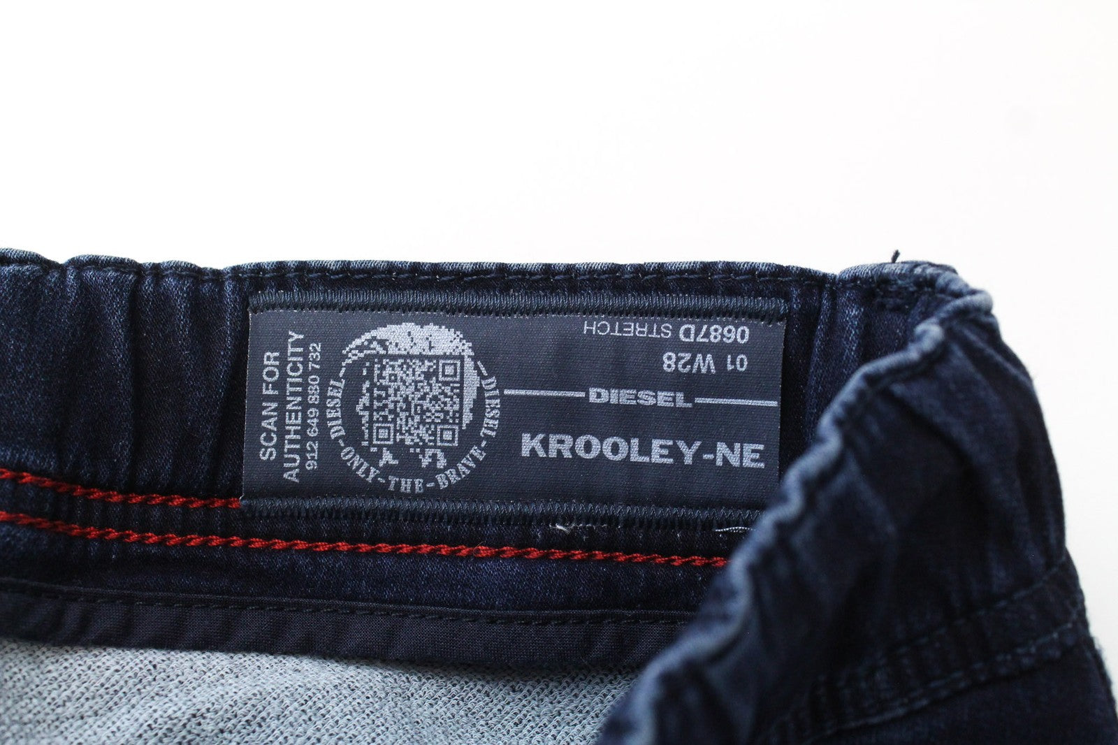 DIESEL Krooley-NE 0687D vyriški W28 mėlyni ploni morkų kirpimo džinsai su tampria medvilne 