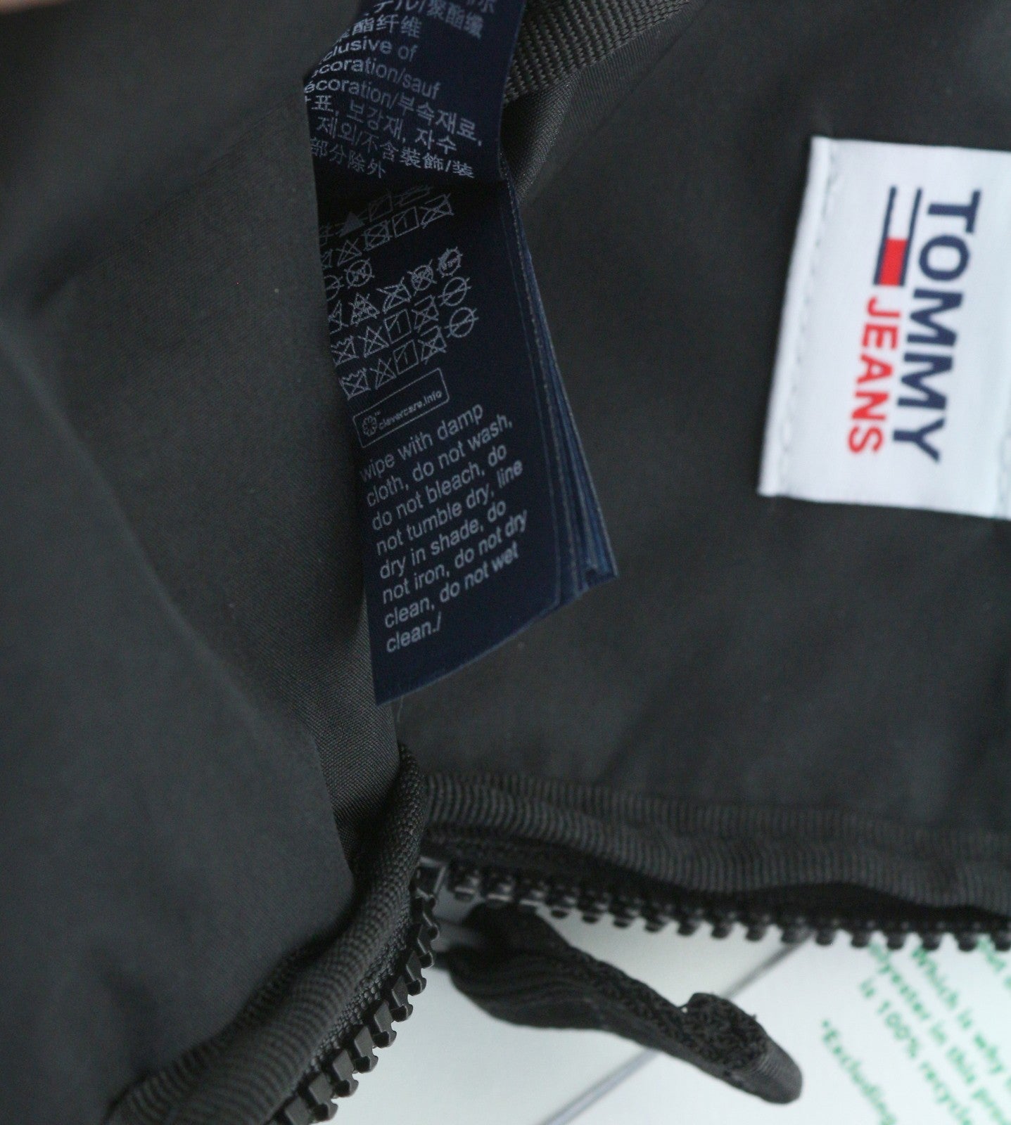 TOMMY HILFIGER Modern Tech Phone Pouch Men Bag Black Zipper Drawstring Unisex