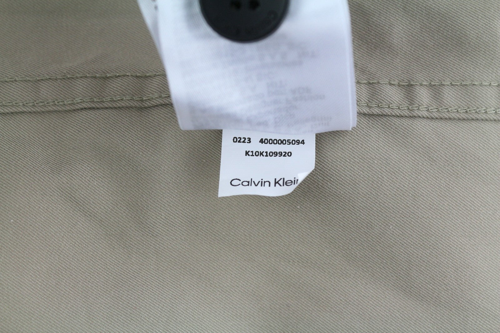 CALVIN KLEIN vyriški marškinėliai M, smėlio spalvos, su sagomis užsegamomis, išskleistomis kišenėmis, marškinėliai be uždangalų, rekomenduojama kaina – 119 € 