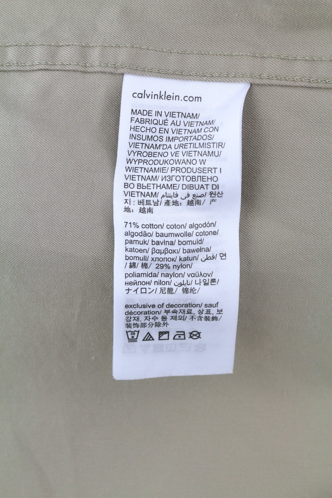 CALVIN KLEIN vyriški marškinėliai M, smėlio spalvos, su sagomis užsegamomis, išskleistomis kišenėmis, marškinėliai be uždangalų, rekomenduojama kaina – 119 € 