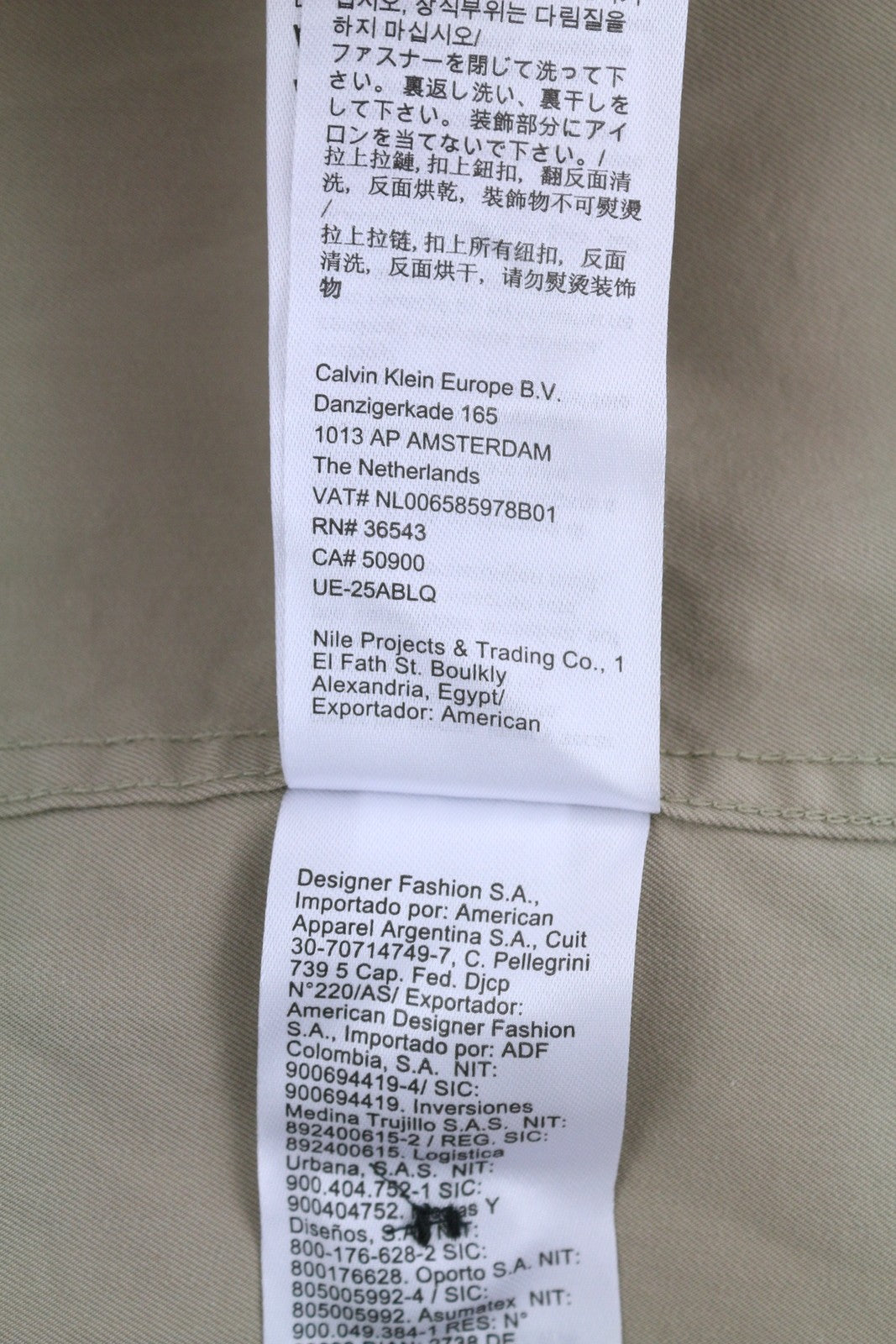 CALVIN KLEIN vyriški marškinėliai M, smėlio spalvos, su sagomis užsegamomis, išskleistomis kišenėmis, marškinėliai be uždangalų, rekomenduojama kaina – 119 € 