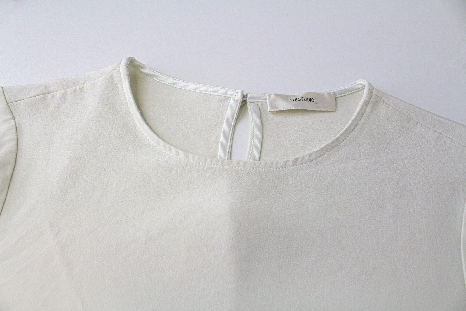 SUISTUDIO Women's Blouse ~UK4 Off-White Slim Flared Sleeve Round Neck Classic