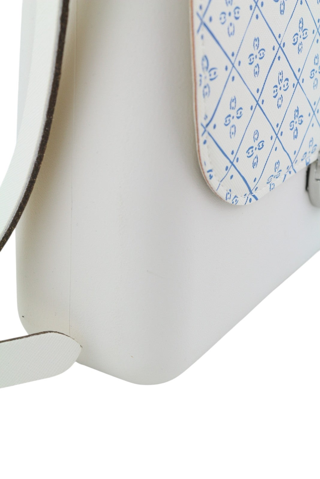 O BAG Glam Women Bag OS White Patterned Adjustable Strap Clasp Logo Crossbody