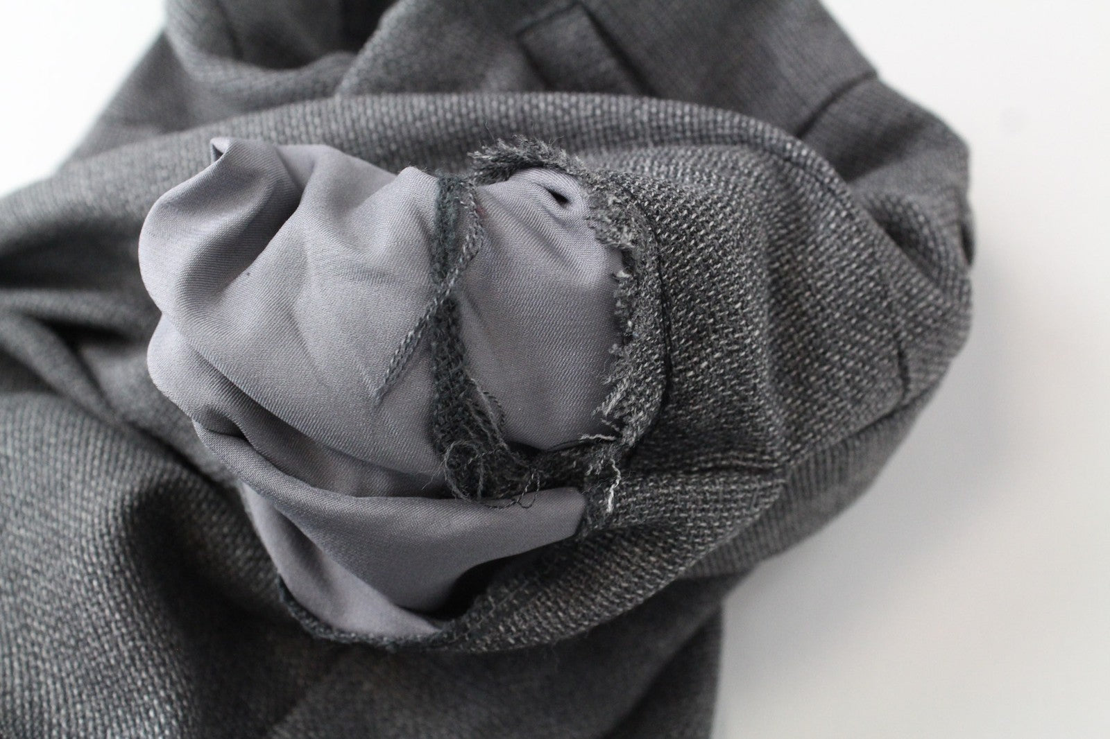 SUISTUDIO Women's Trousers UK12R Grey Wool Pleated Smart Tailored Formal Pants