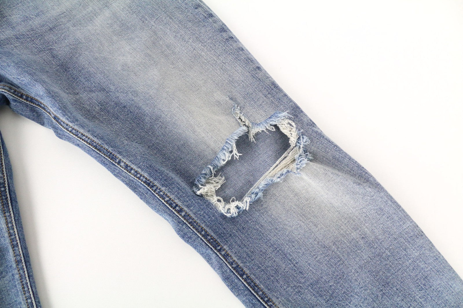 DIESEL D-Eetar 087AV vyriški džinsai W28/L32 morkų smailėjančio kirpimo, mėlyni, tamprūs džinsai 