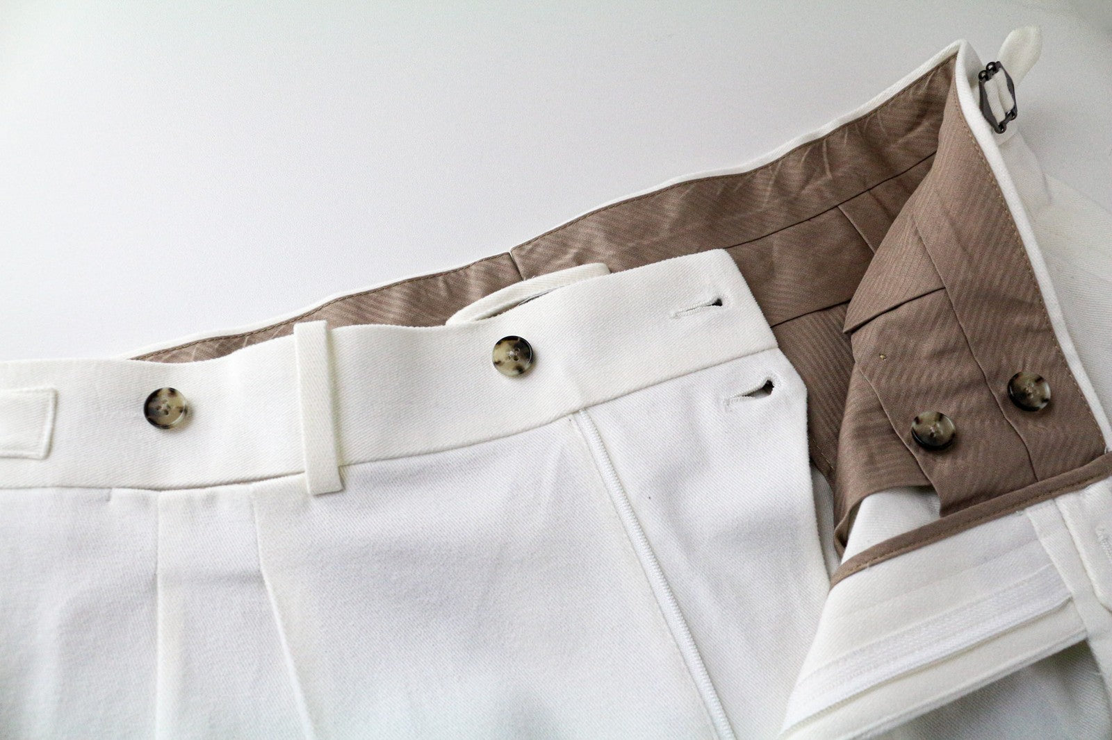 SUITSUPPLY Braddon Men's UK38R Pleated Trousers Off-White Stretch Cotton