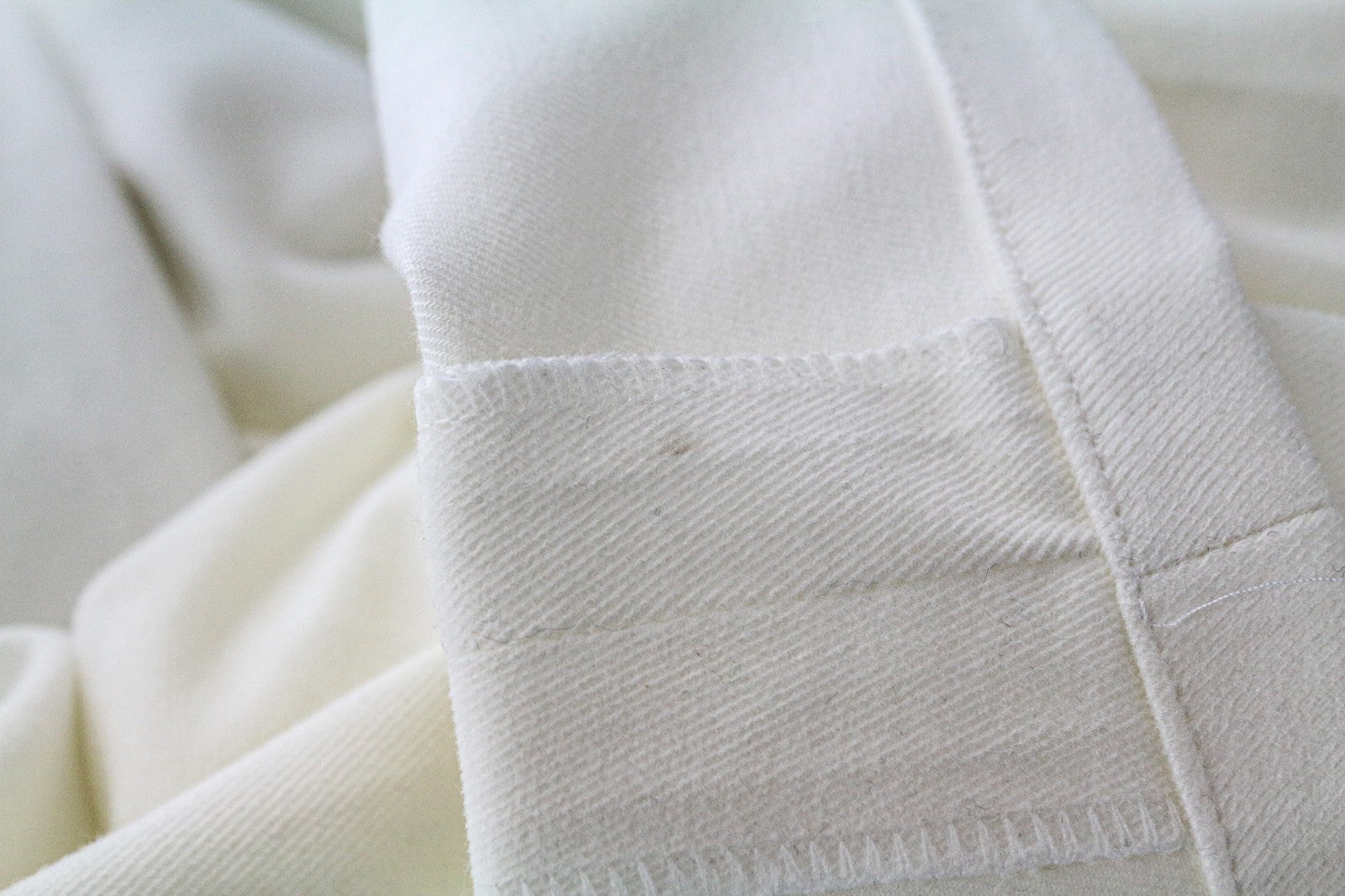 SUITSUPPLY Braddon Men's UK38R Pleated Trousers Off-White Stretch Cotton