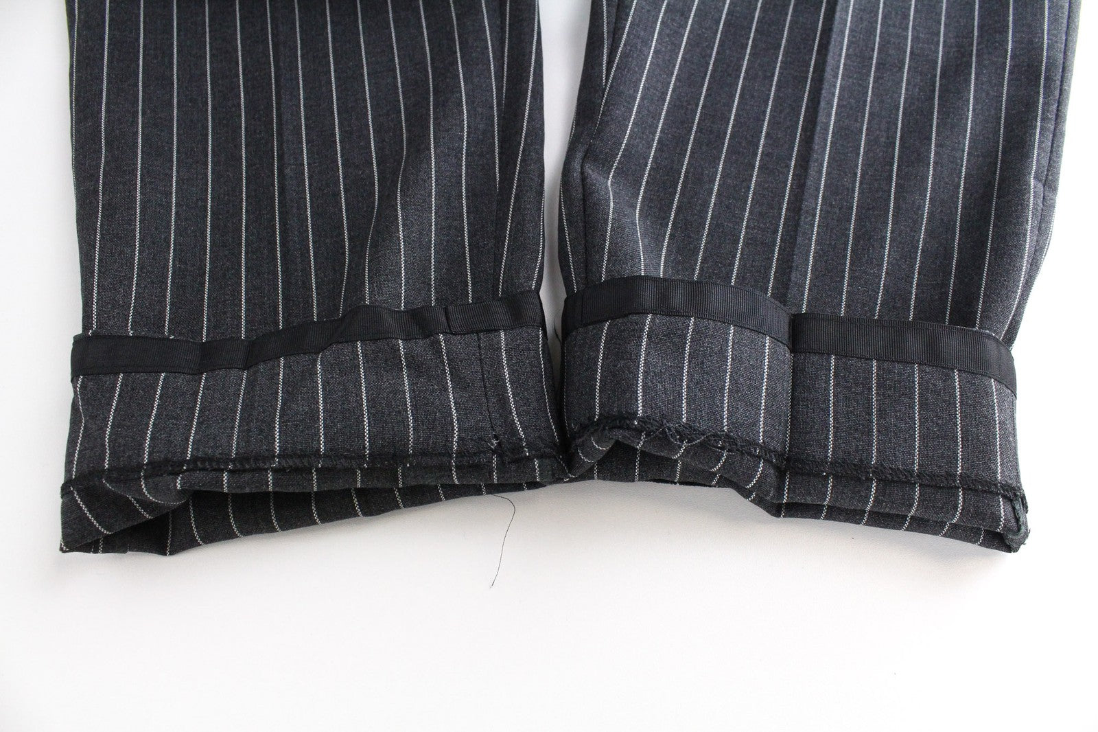 SUITSUPPLY Brescia Men's Trousers UK38R Grey Wool Flat-Front Slim Pinstripe