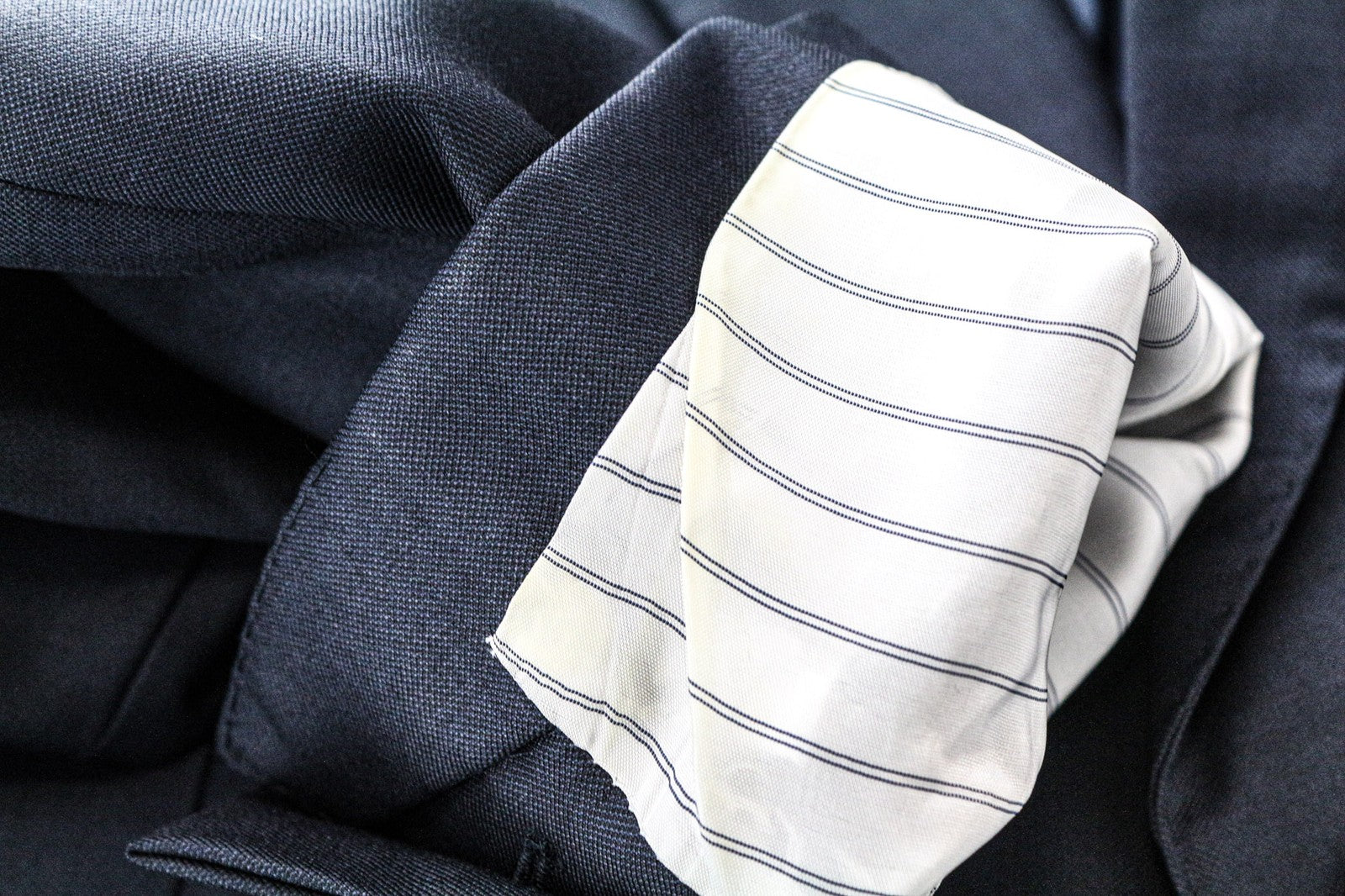 SUITSUPPLY vyriškas švarkas UK46S tamsiai mėlynas, klasikinis, vieneilis, grynos vilnos