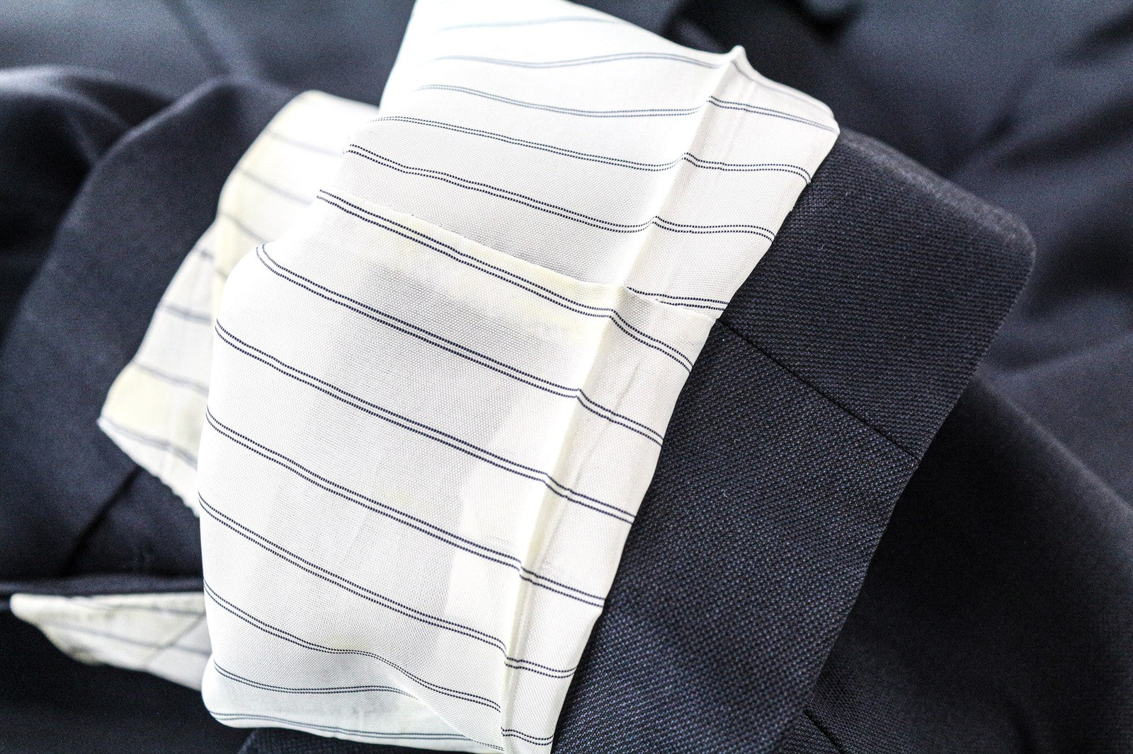 SUITSUPPLY vyriškas švarkas UK46S tamsiai mėlynas, klasikinis, vieneilis, grynos vilnos