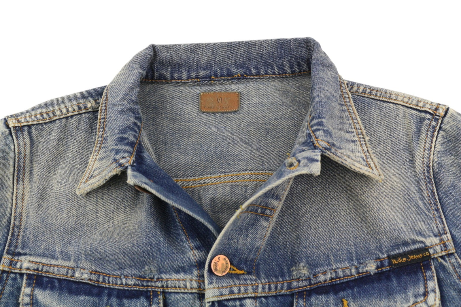 NUDIE JEANS vyriška striukė M, džinso mėlyna, išblukusi, nusagstyta, laisvalaikio stiliaus su sagomis užsegama apykakle 