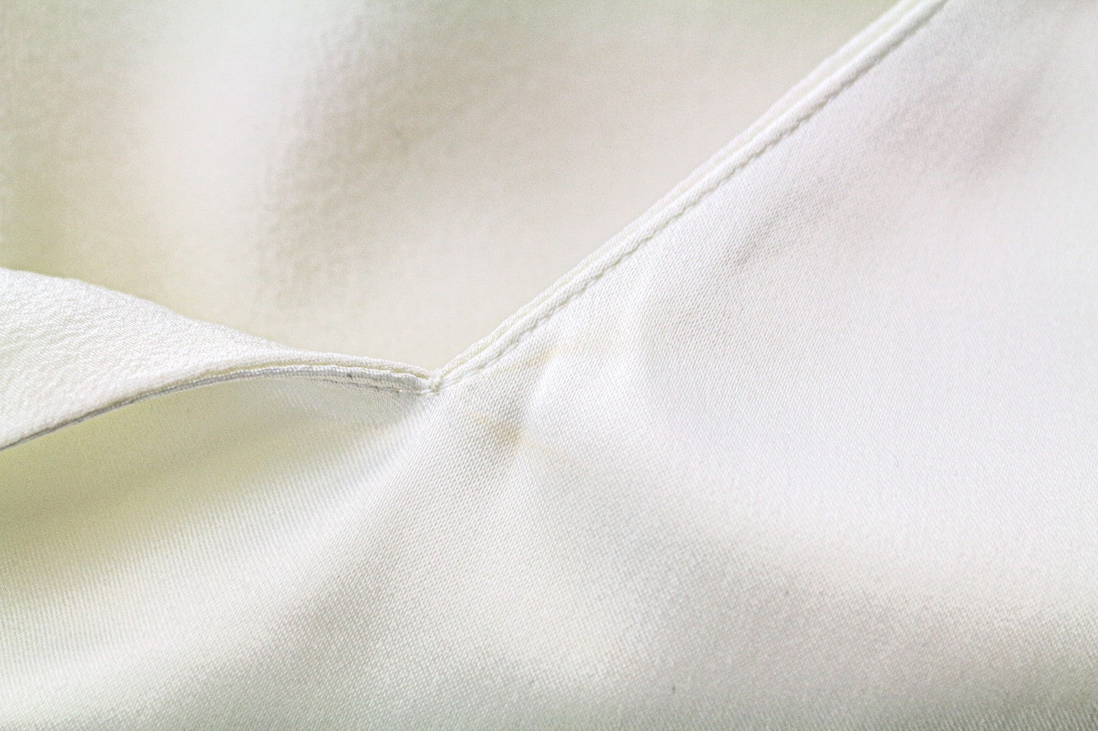 SUISTUDIO Rickie Women's Top UK10 Off-White Silk Slim V-Neck Sleeveless Camisole