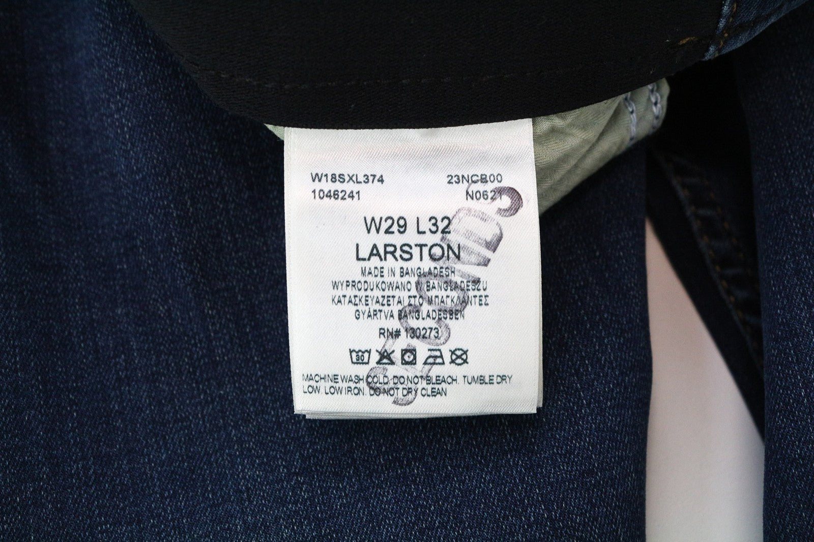 WRANGLER Larston vyriški džinsai W29/L32 Slim tamsiai mėlyni siaurėjantys tamprūs džinsai su užtrauktuku 