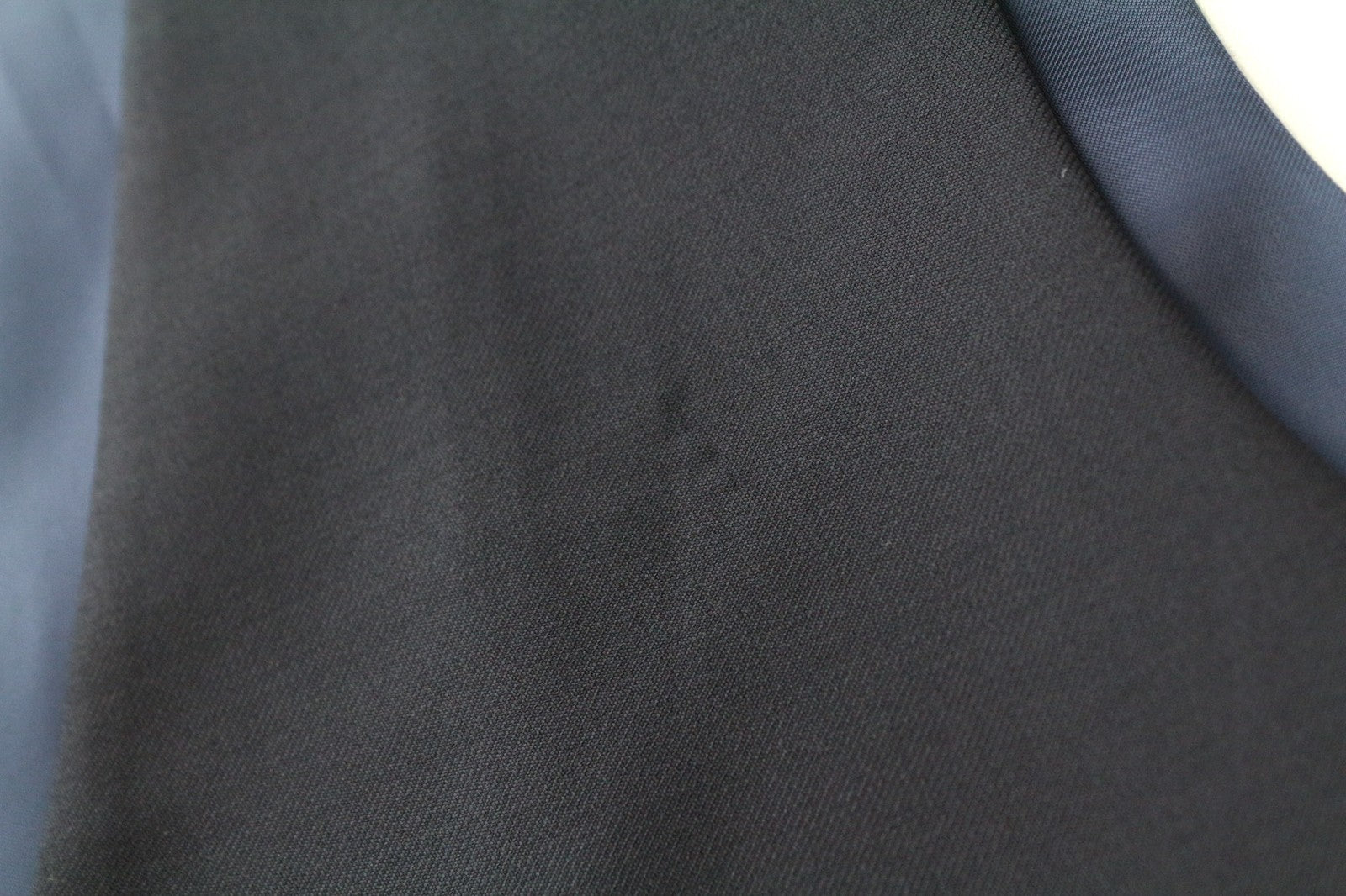 SUITSUPPLY Ferrara vyriška liemenė UK32R grynos vilnos tamsiai mėlyna V formos iškirpte kostiumo liemenė 