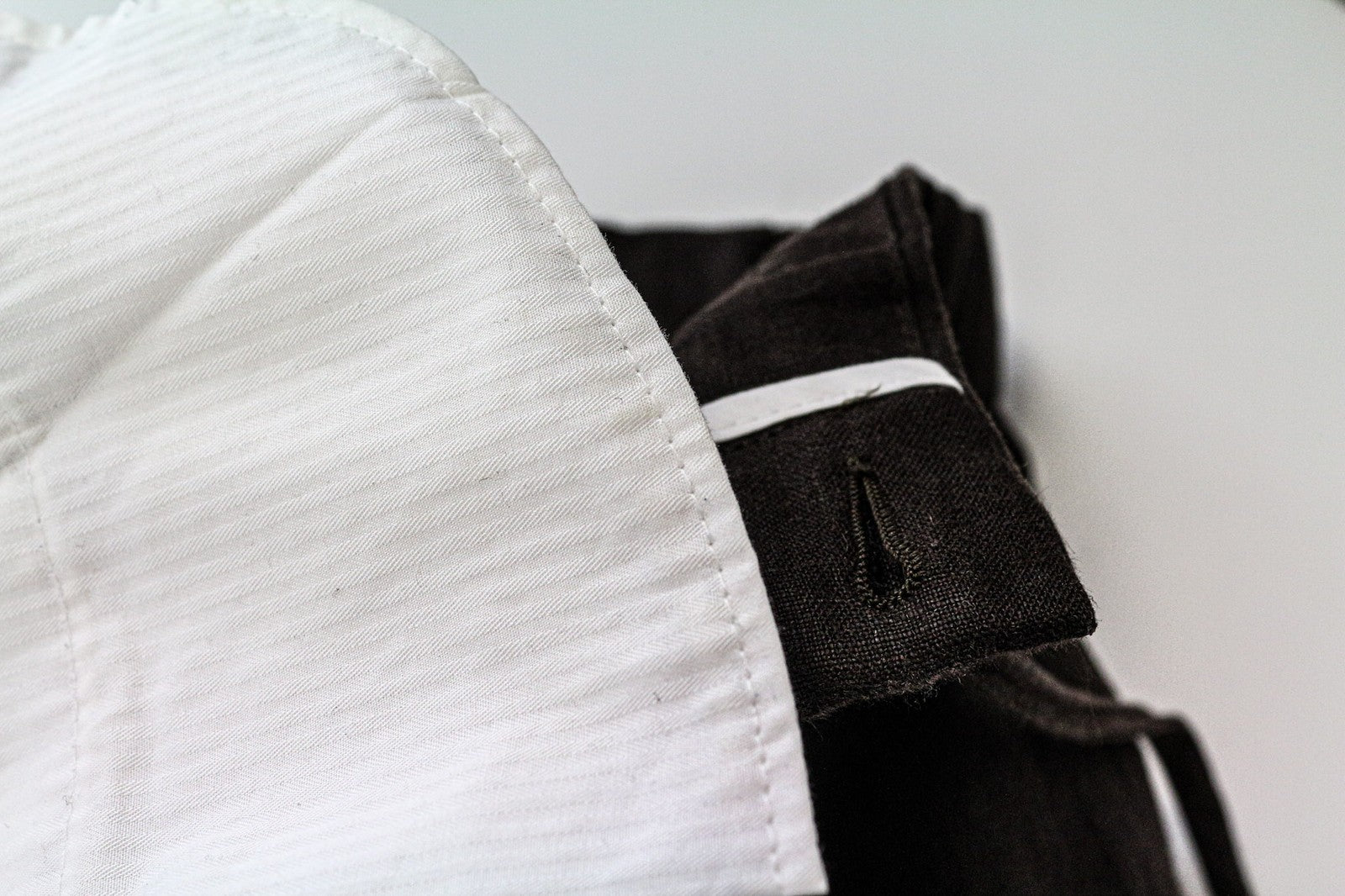 SUITSUPPLY Ames Pleat Men's Trousers UK30R Dark Brown Pure Linen Slim Drawstring