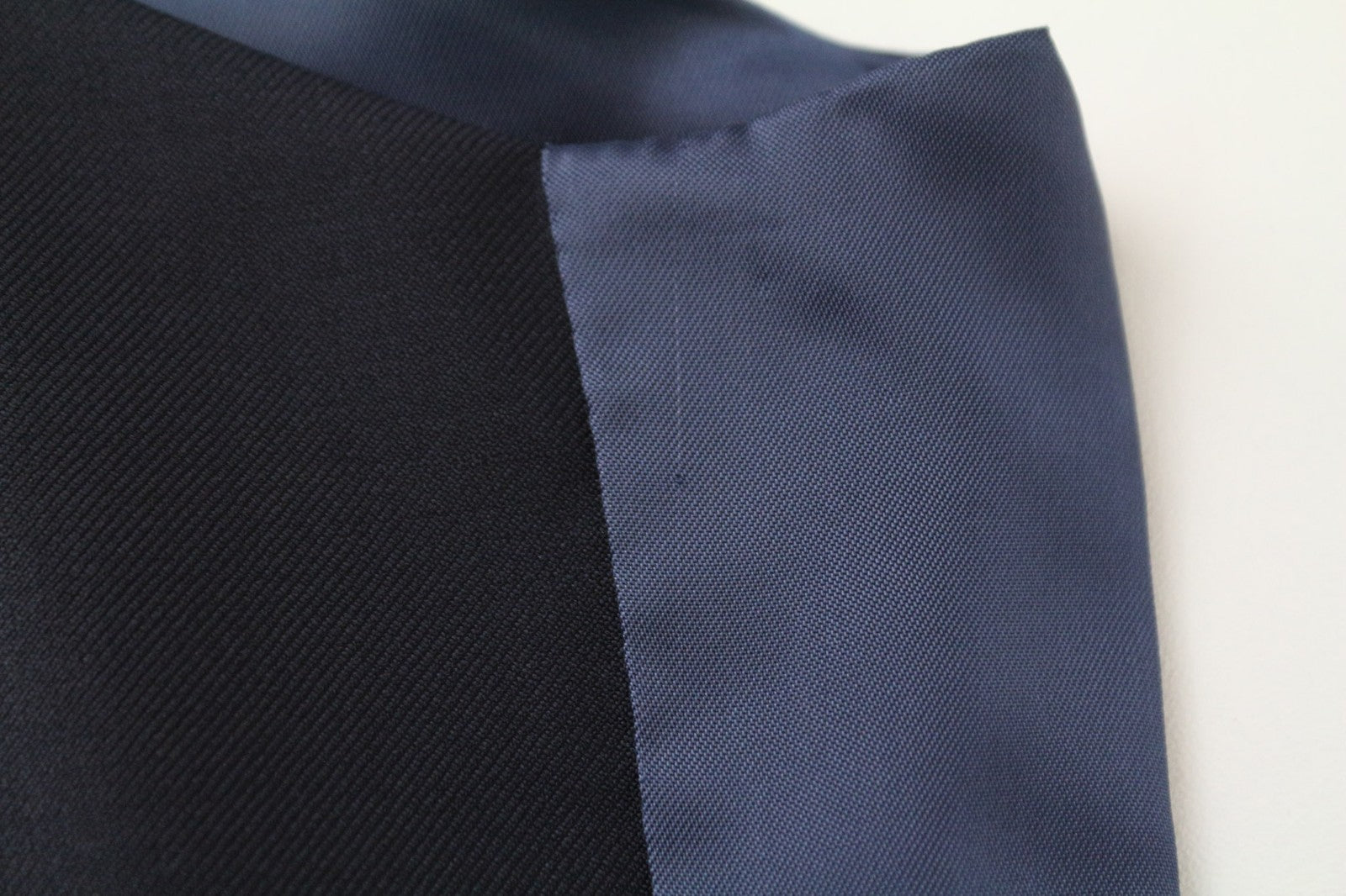 SUITSUPPLY Ferrara vyriška liemenė, UK38L, mėlyna, vilnonė, plona, ​​V formos iškirpte, klasikinio kirpimo 