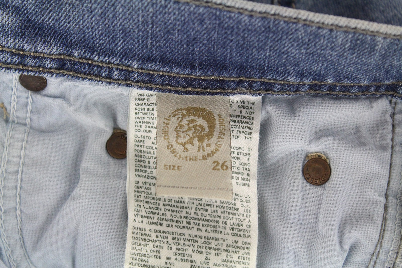 DIESEL Tepphar 0842H vyriški džinsai W26/L30 Slim Carrot Fit tamprūs mėlyni su sagomis 