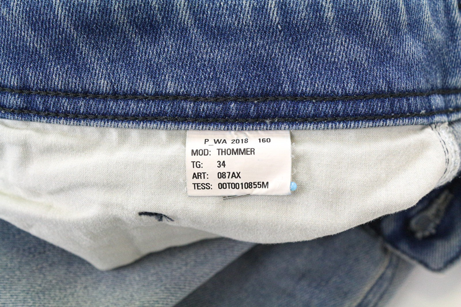 DIESEL Thommer 087AX vyriški W34 Slim džinsai su 5 kišenėmis, dirbtinio kirpimo, mėlyni. 