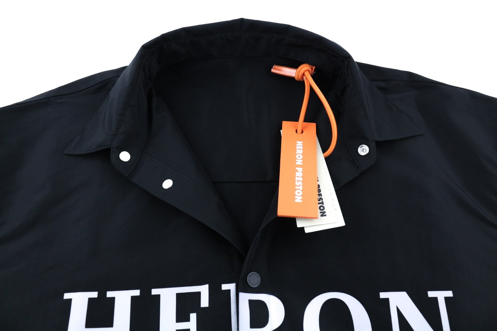 HERON PRESTON vyriški juodi L dydžio trumpomis rankovėmis marškinėliai su sagomis ir apykakle bei logotipu 