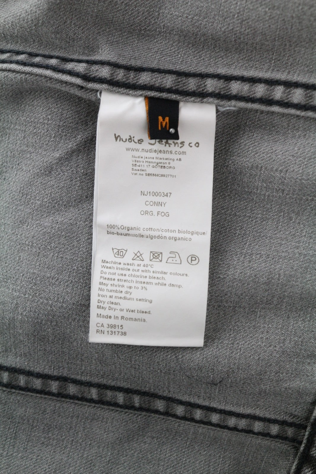 NUDIE JEANS Conny Org. Fog vyriški pilki marškinėliai su įprasta polo apykakle, organinio džinso imitacija. 