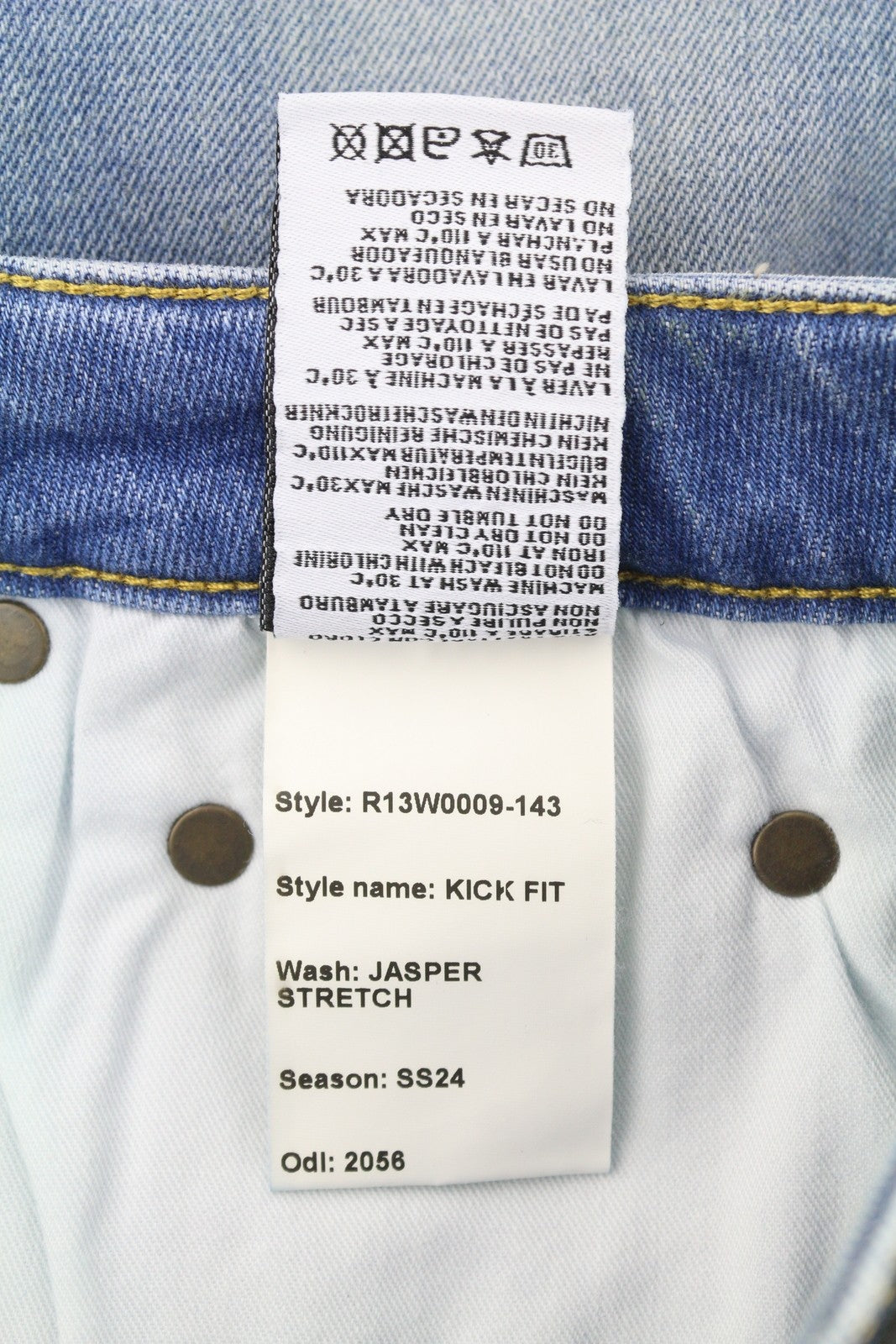 R13 Kick Fit moteriški džinsai 25 Jasper tamprūs platėjantys trumpi, su užtrauktuku ant kulkšnies, išblukintos mėlynos spalvos 