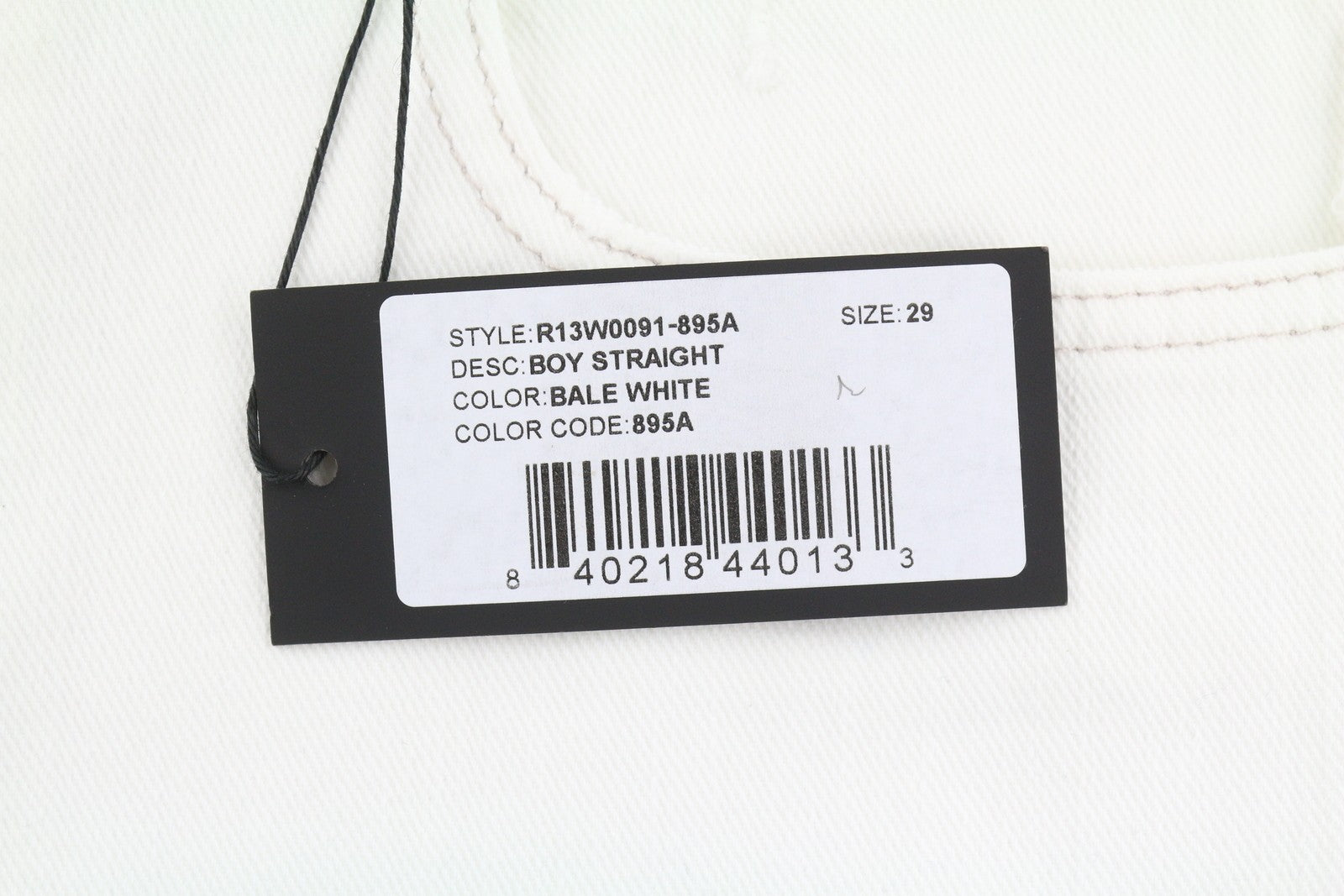 R13 berniukiški tiesūs moteriški džinsai 29 Bale balti trumpi džinsai su užtrauktuku iki kulkšnies PS25 RRP499 