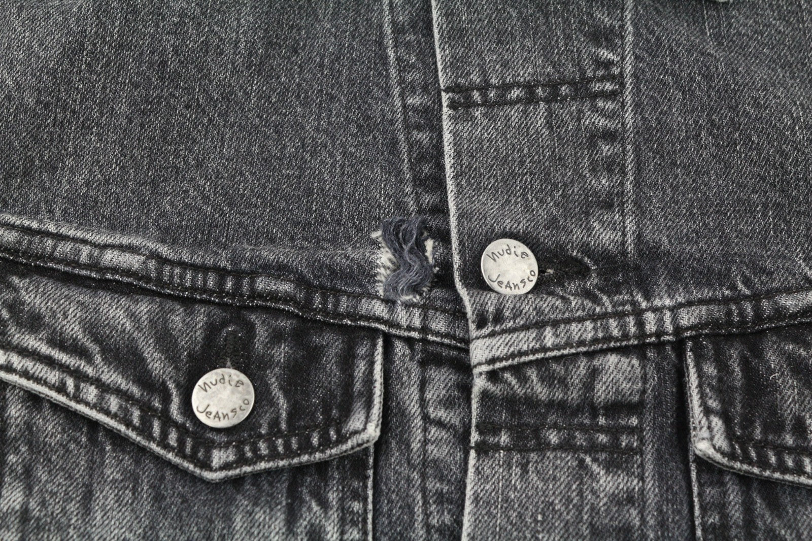 NUDIE JEANS Billy Grey Stardust vyriška S dydžio blukinta džinsinė polo apykaklė 