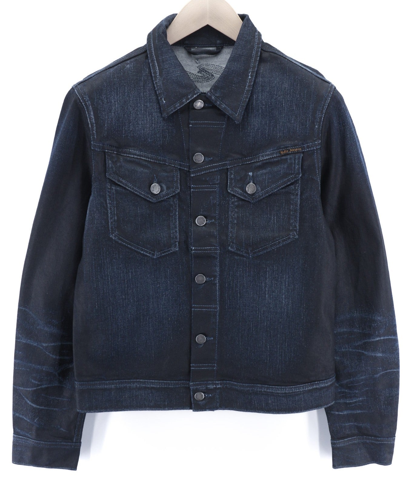 NUDIE JEANS Conny Org. vyriški polo marškinėliai su išblukusiu džinsu ir sagomis, juodi ir indigo raštu. 