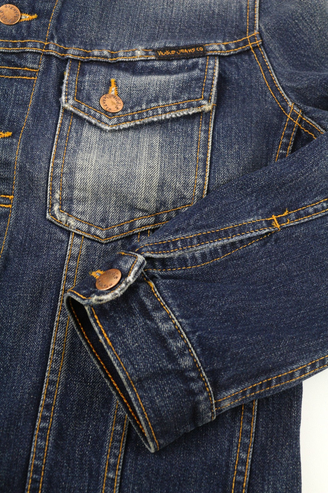 NUDIE JEANS Terry Org. kontrastingi vyriški S dydžio išblukinto džinso polo marškinėliai su dirbtiniais raštais 