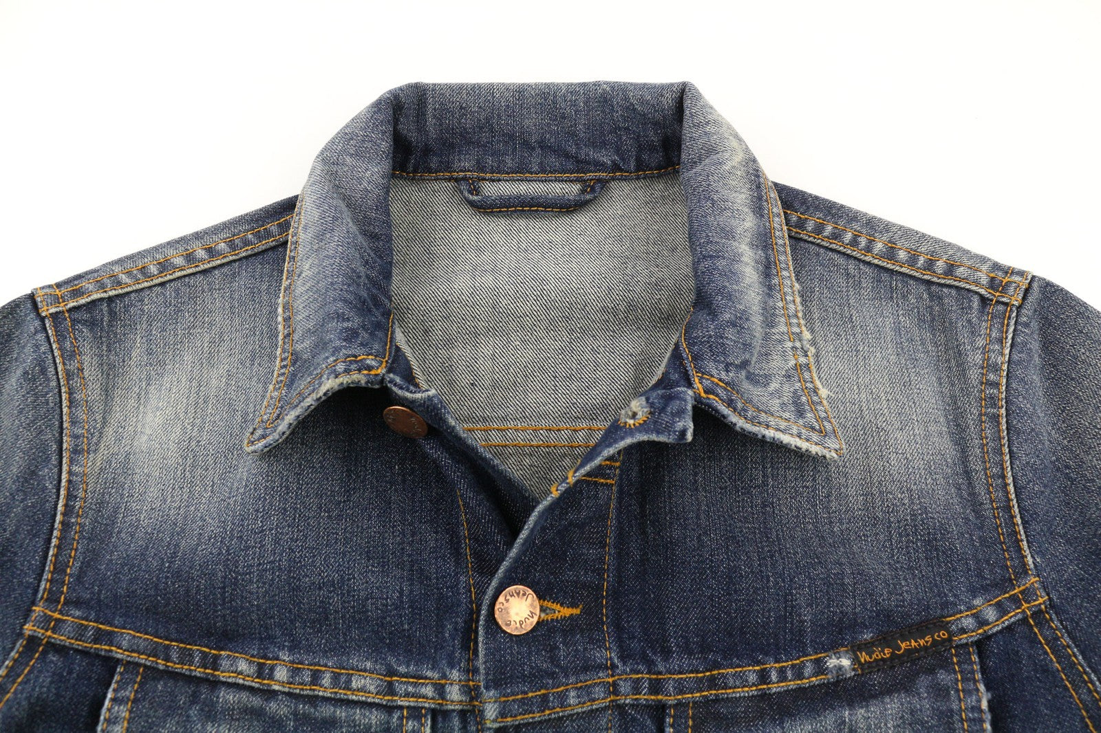 NUDIE JEANS Terry Org. kontrastingi vyriški S dydžio polo marškinėliai su išblukusiu džinsu 