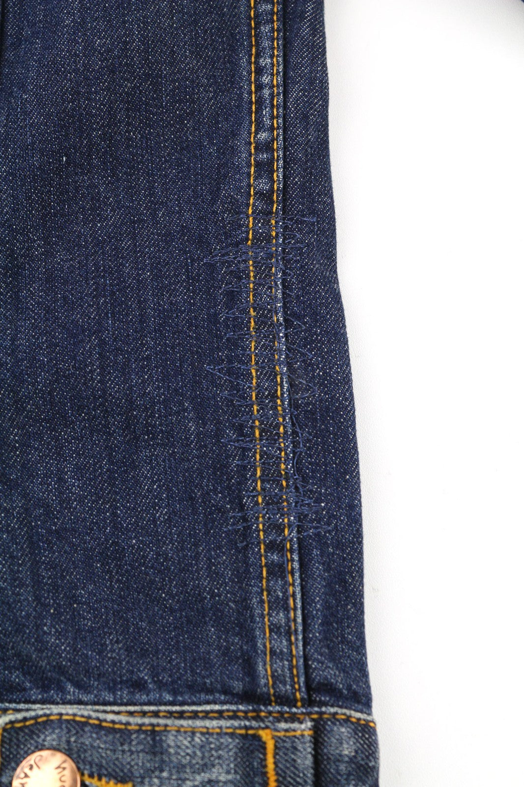 NUDIE JEANS Terry Org. kontrastingi vyriški S dydžio polo marškinėliai su išblukusiu džinsu 