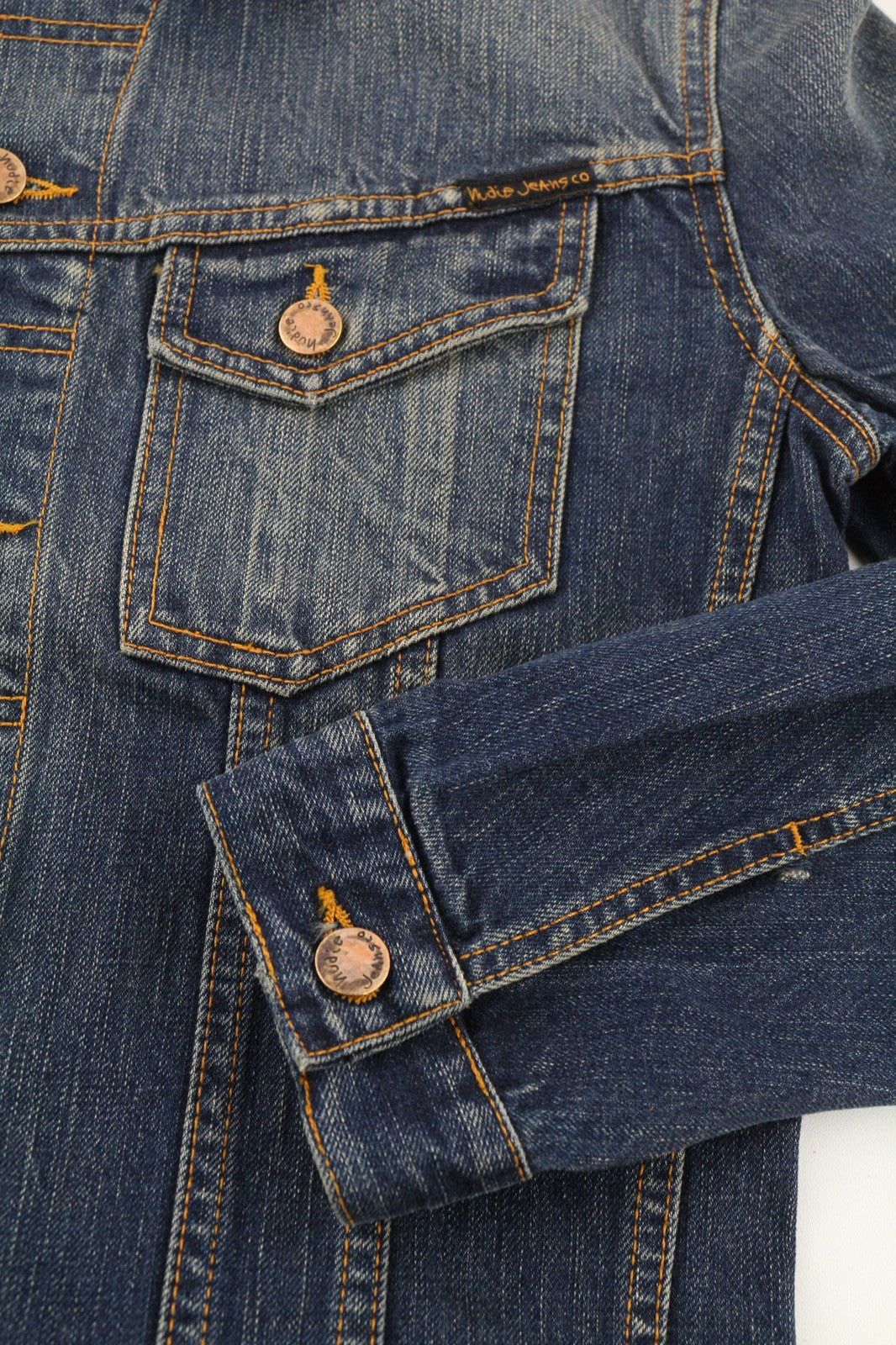 NUDIE JEANS Billy Dark Authentic vyriški S dydžio džinsiniai polo marškinėliai su išblukusia saga 