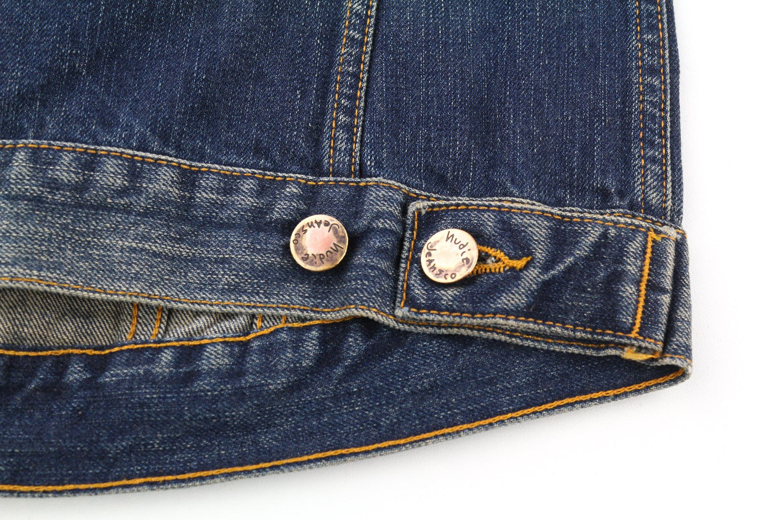 NUDIE JEANS Billy Dark Authentic vyriški S dydžio džinsiniai polo marškinėliai su išblukusia saga 