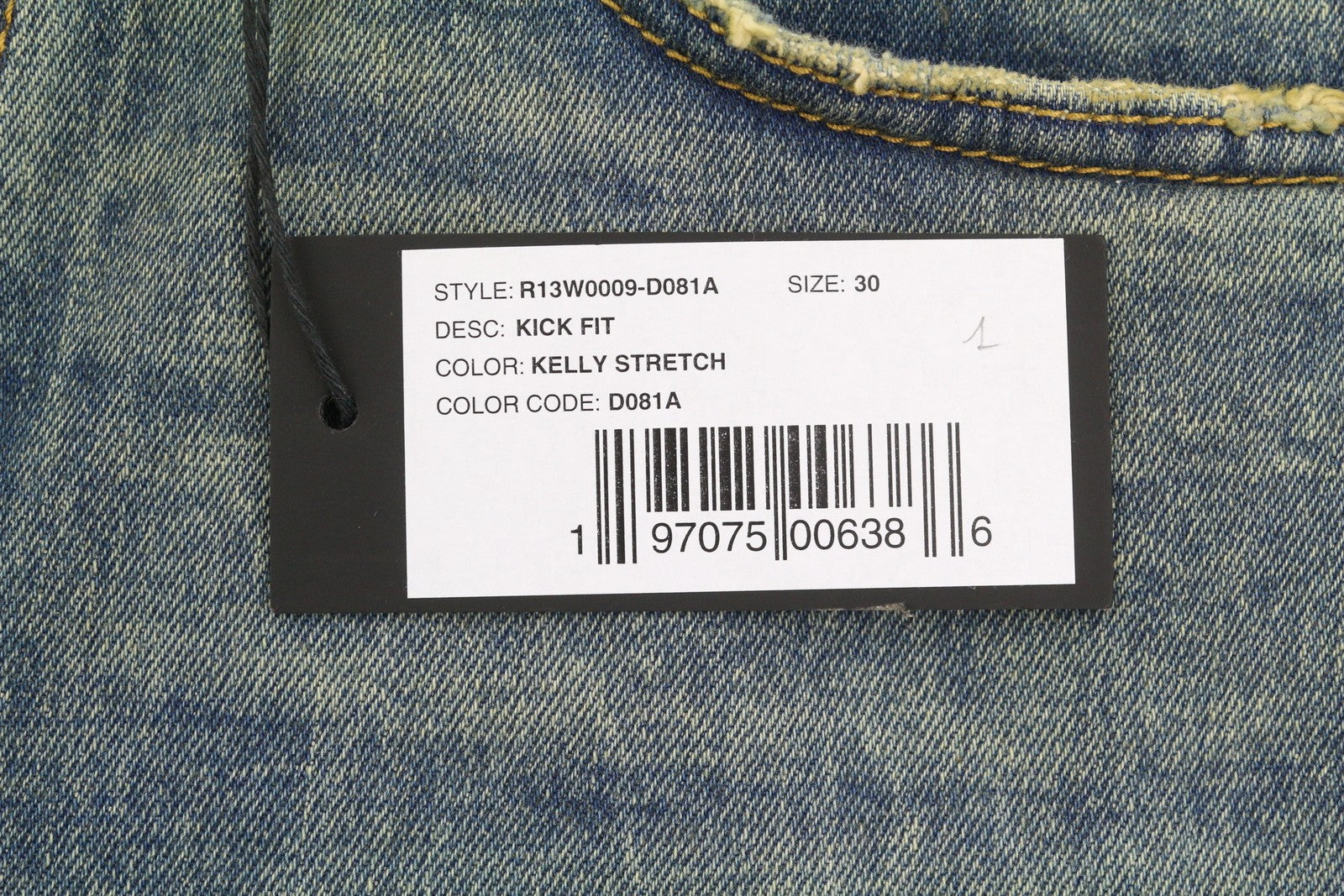 R13 Kick Fit moteriški džinsai, 30 Kelly tamprūs, platėjantys, trumpi, išblukintos mėlynos spalvos, FW25, RRP699 