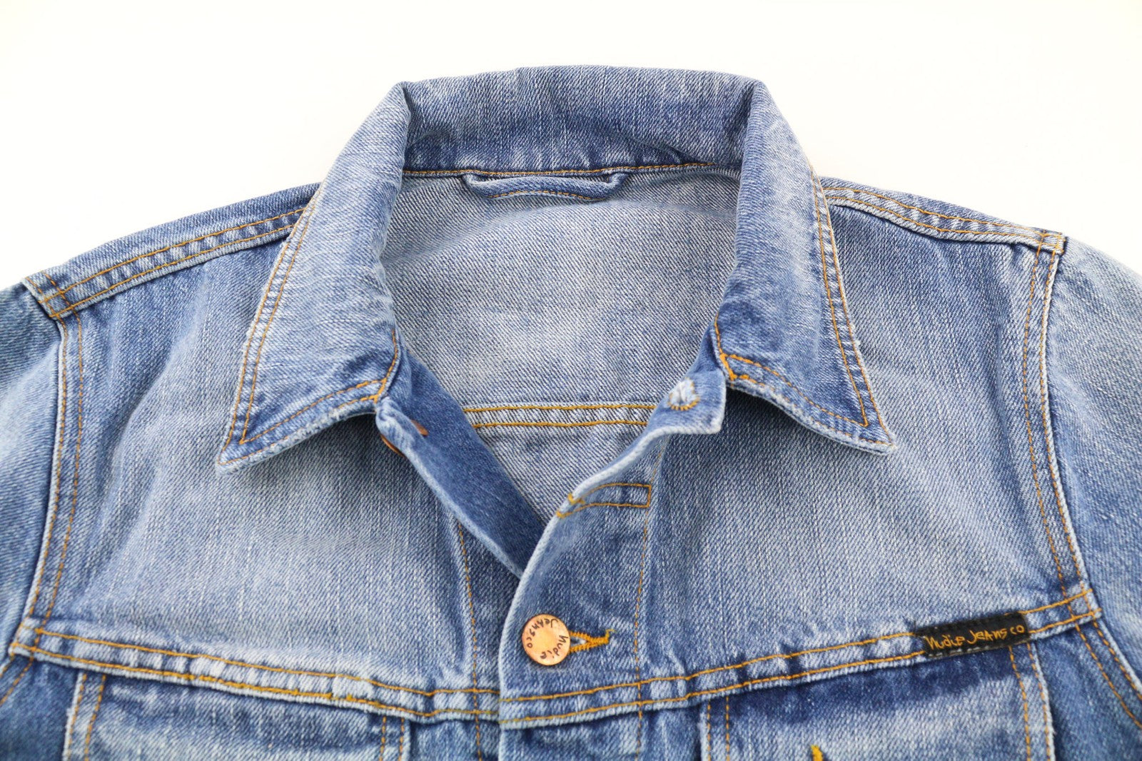 NUDIE JEANS Perry Org. Summer Shade vyriški mėlyni polo marškinėliai iš medvilnės, džinsinio audinio. 