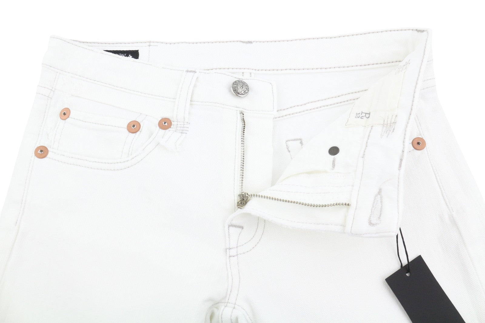 R13 berniukiški tiesūs moteriški džinsai 26 Bale balti trumpi džinsai su užtrauktuku iki kulkšnies PS25 RRP499 