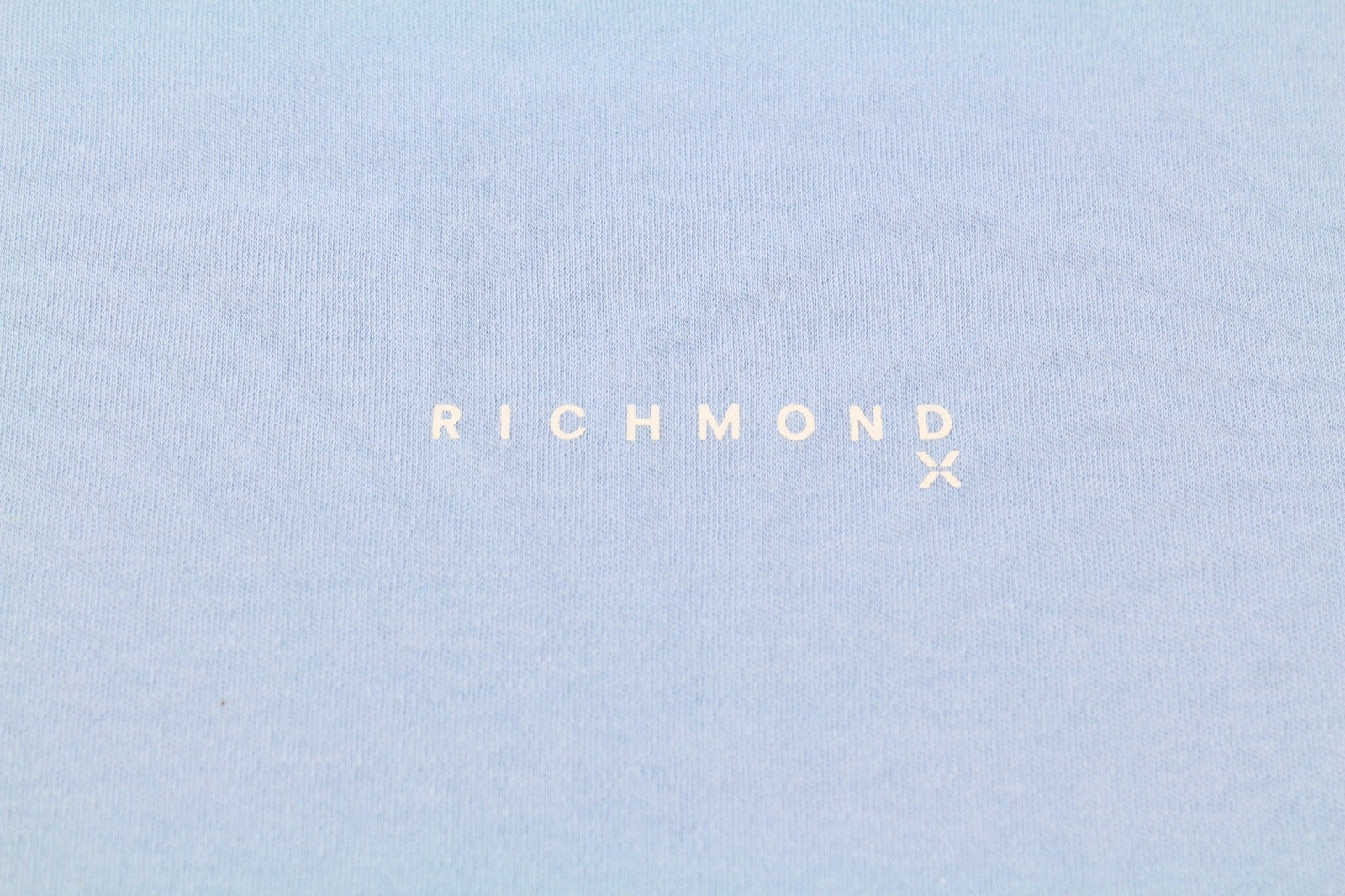 JOHN RICHMOND moteriški marškinėliai šviesiai mėlyni, dideli, apvalūs marškinėliai su trumpomis rankovėmis, S dydžio 