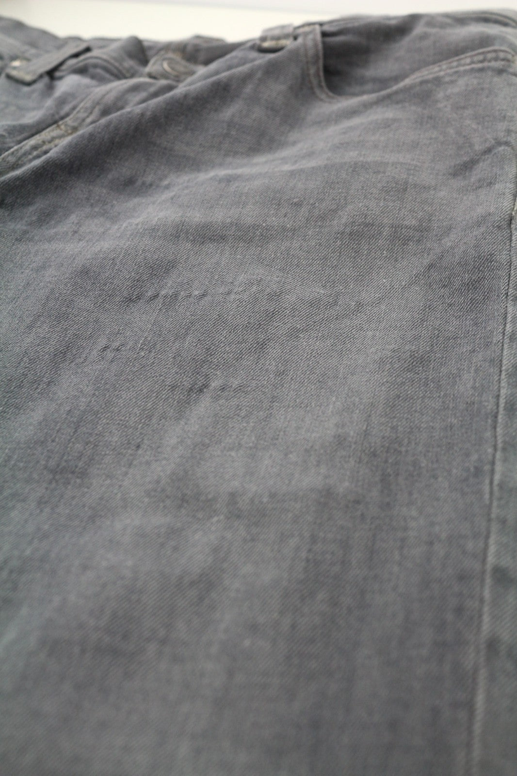 NUDIE JEANS vyriški aptempti ilgi džinsai W31/L34 tamsiai pilki, ploni, su užtrauktuku 