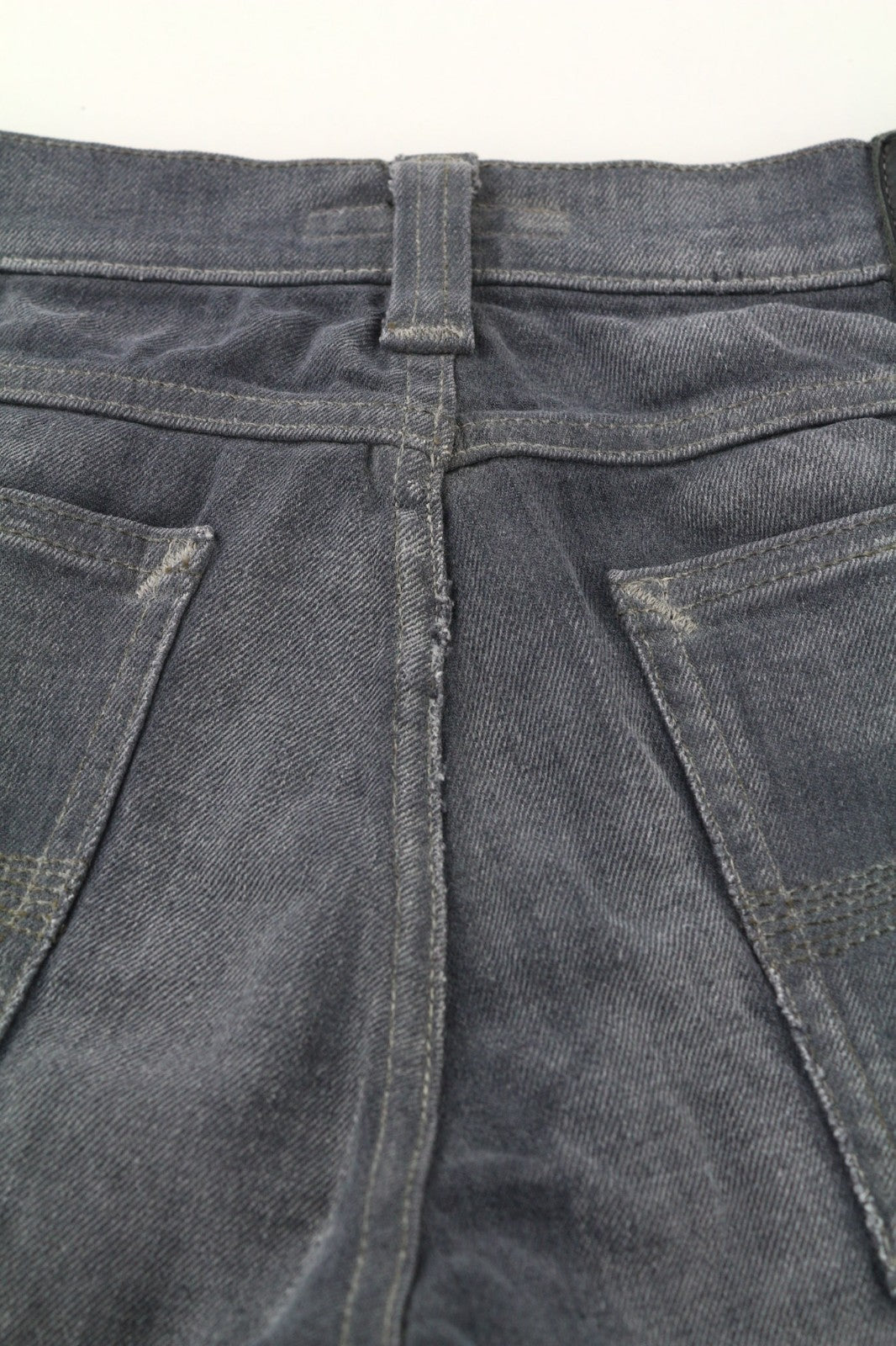 NUDIE JEANS vyriški aptempti ilgi John džinsai W30/L34 tamsiai pilki, ploni, organinio kirpimo, užtrauktuku 