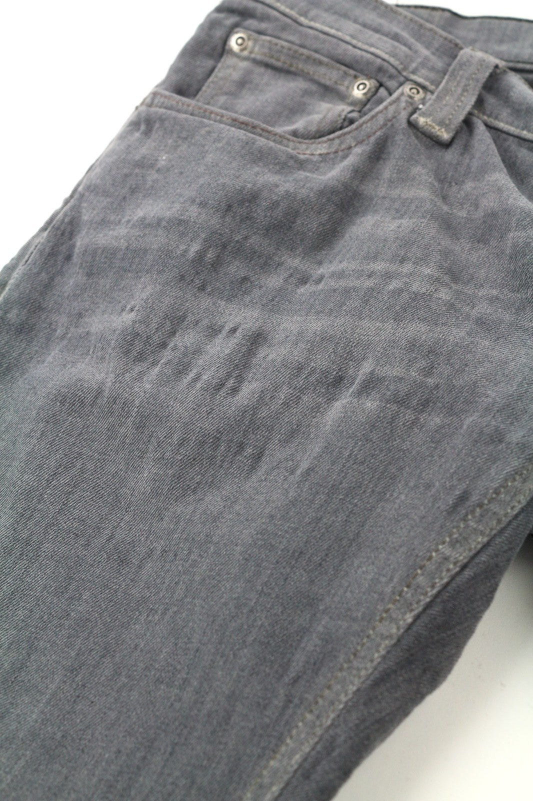 NUDIE JEANS vyriški aptempti ilgi John džinsai W31/L34 anglies spalvos, ekologiško užtrauktuko, plono kirpimo 