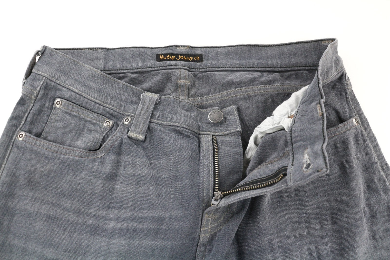 NUDIE JEANS vyriški aptempti ilgi John džinsai W31/L34 ploni tamsiai pilki, organinio audinio spalvos užtrauktukai 