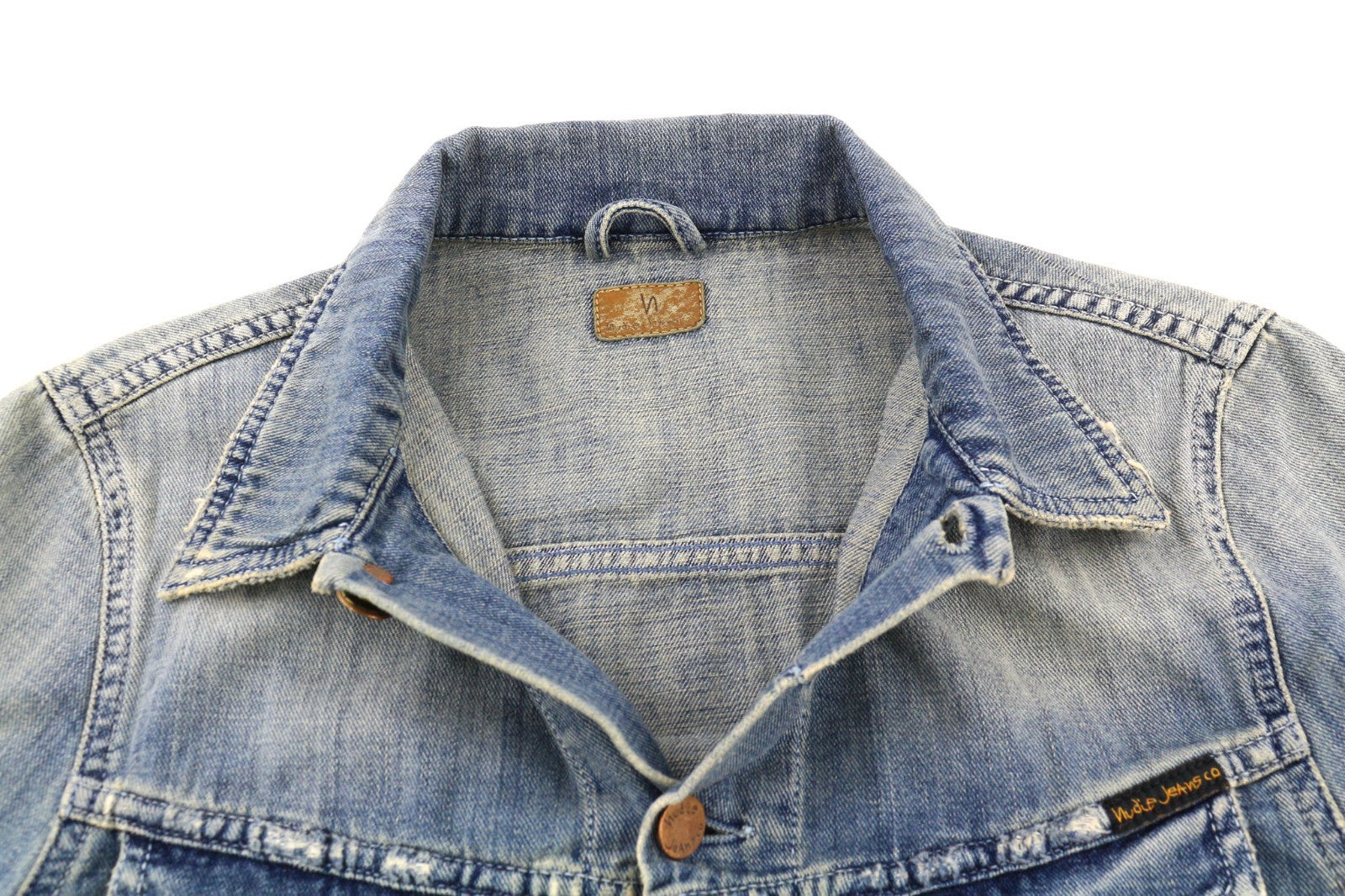 NUDIE JEANS Billy vyriška striukė S šviesaus džinso spalvos su sagomis ir išskleidžiama kaklo dalimi, logotipu 